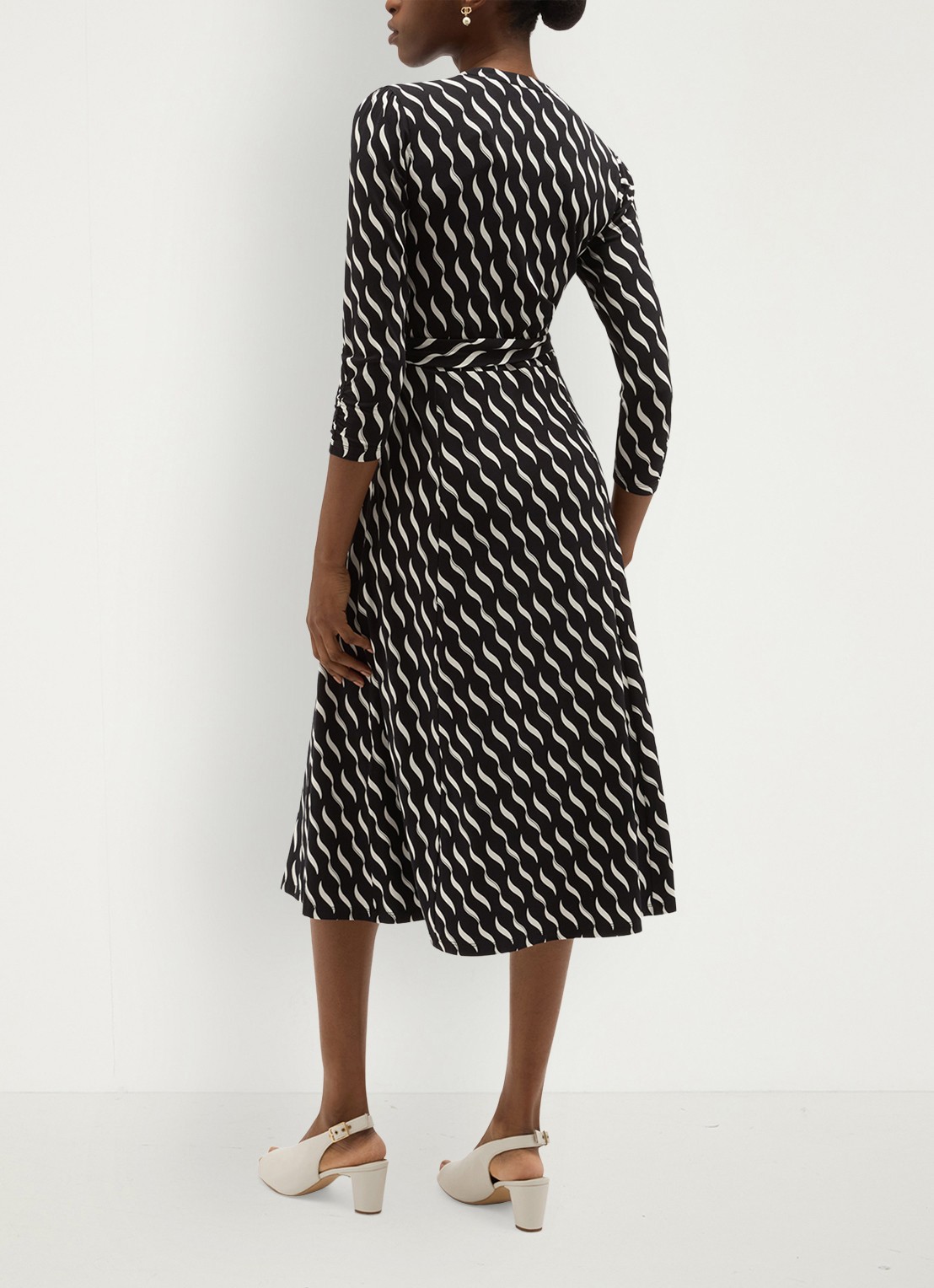 Hobbs Theodora midi jurk met grafische print - achterkant 3 donkerblauw