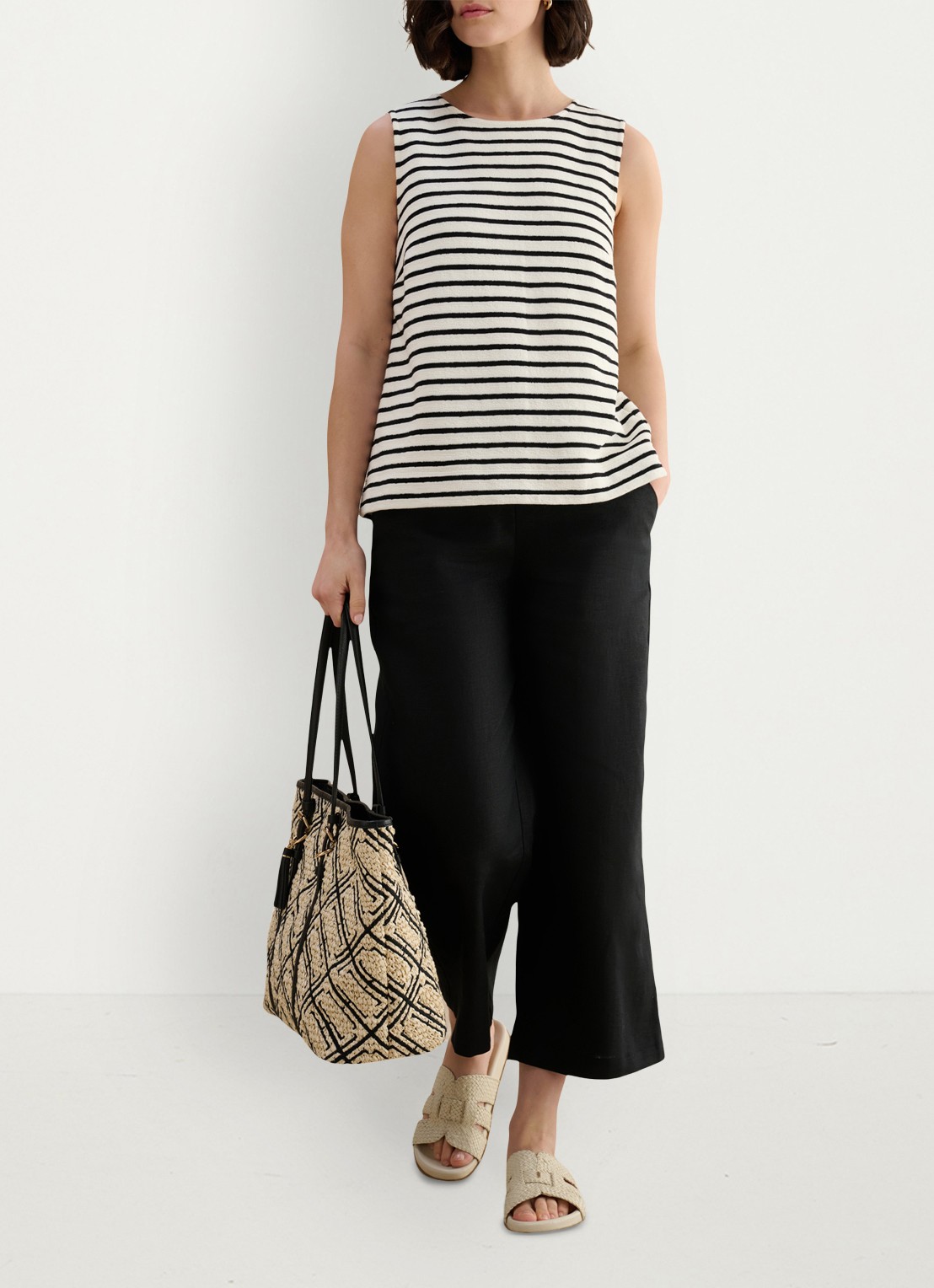 Hobbs Top met streepprint - voorkant 2 zwart