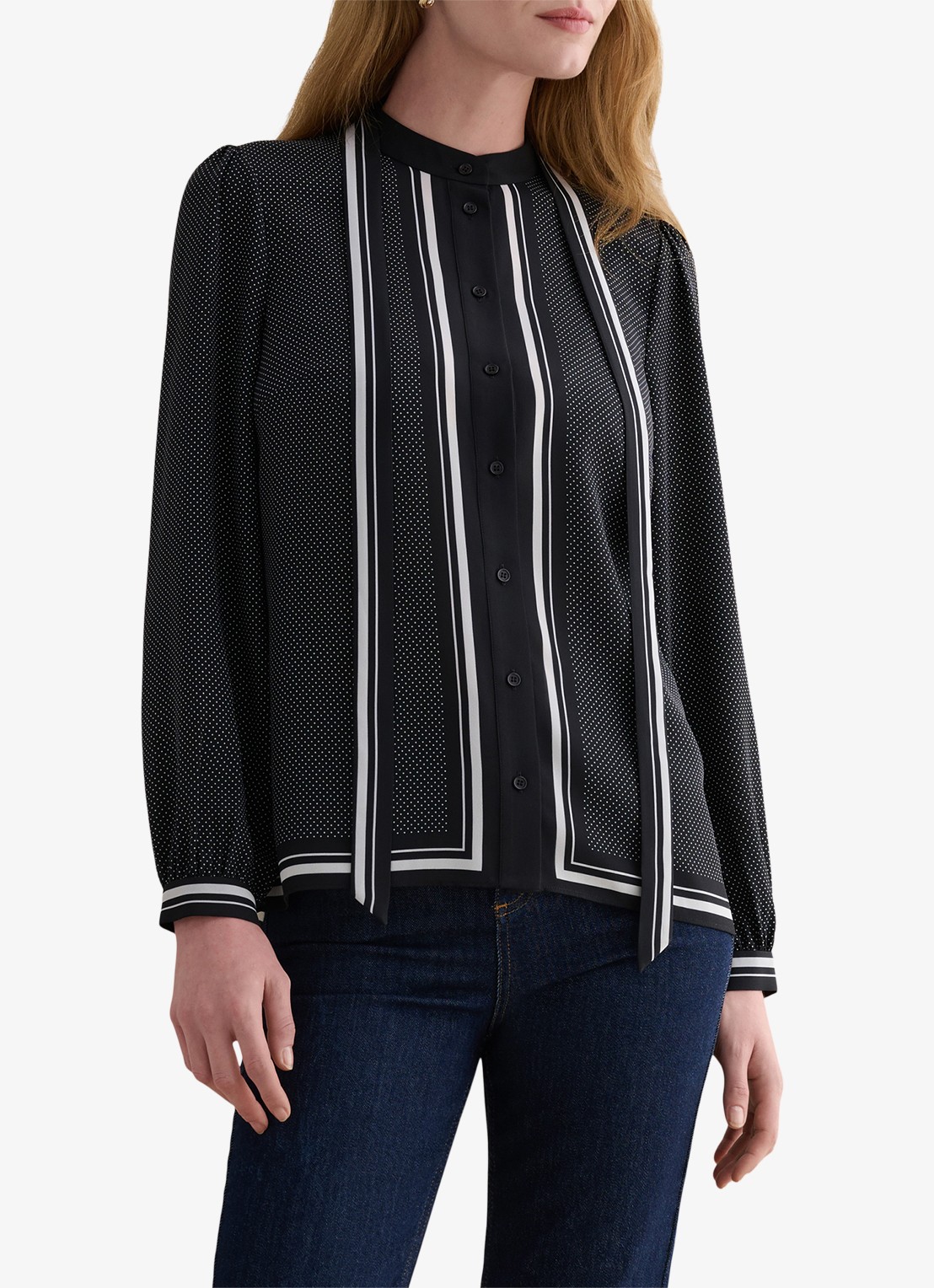 Hobbs Valerie blouse met stippenprint en sjaalkraag - detail donkerblauw