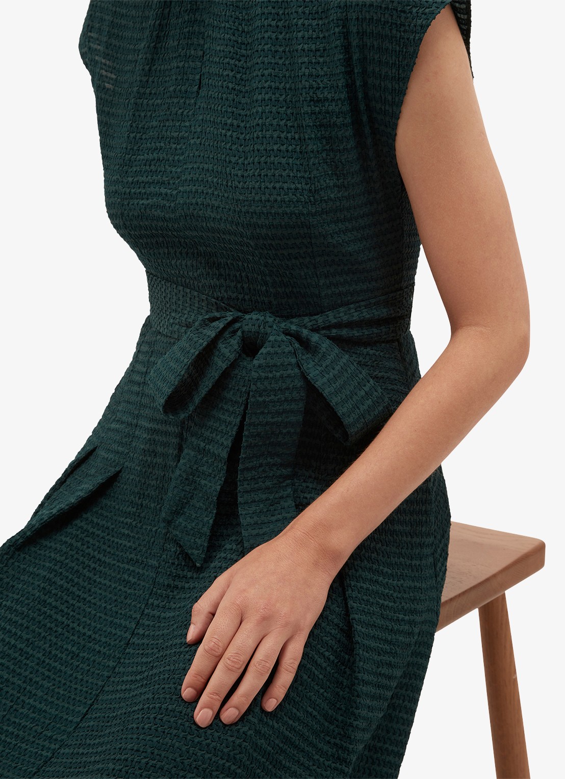 Hobbs Viviene midi jurk met strikceintuur - detail 4 donkergroen