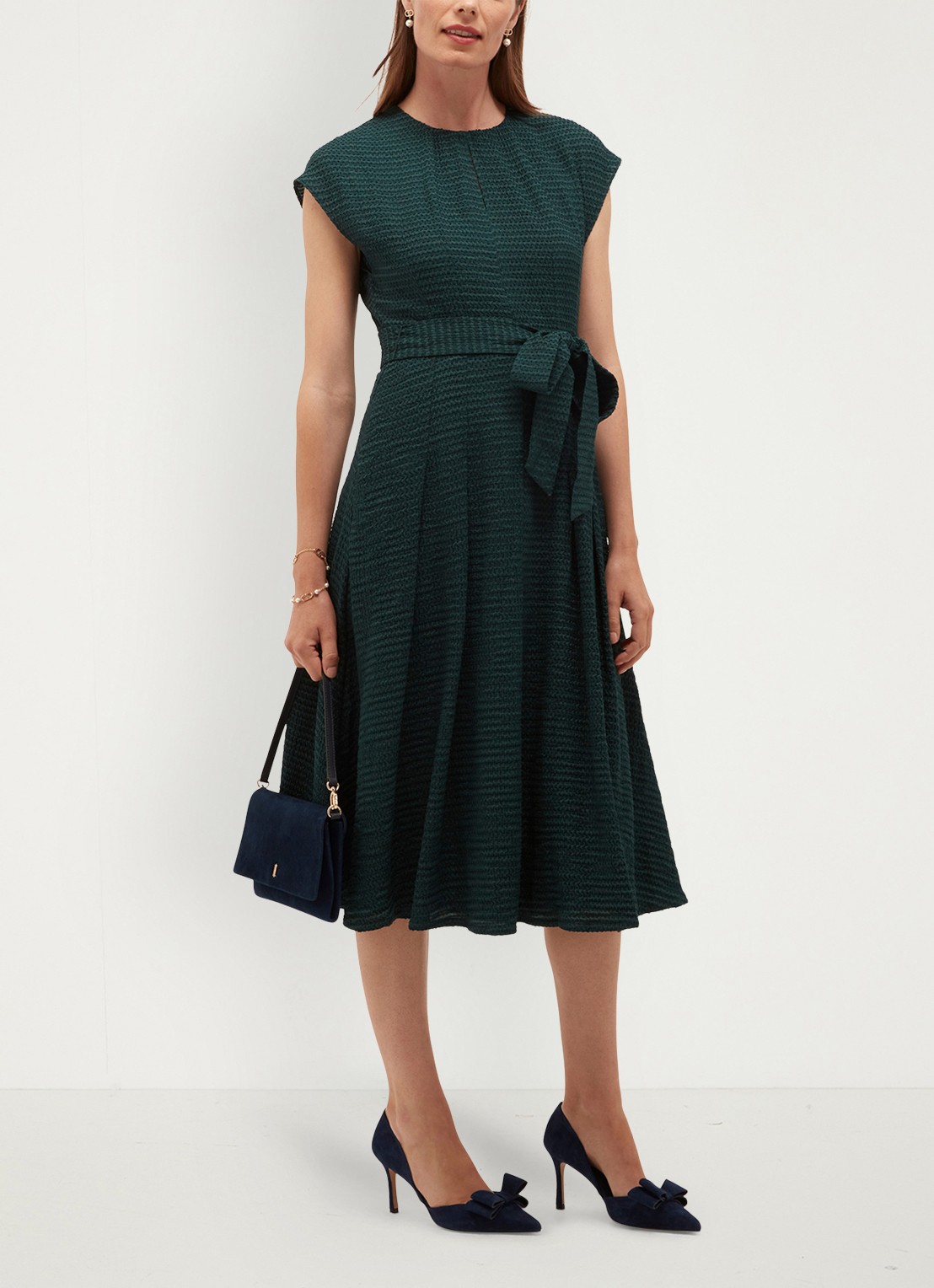 Hobbs Viviene midi jurk met strikceintuur - detail 5 donkergroen