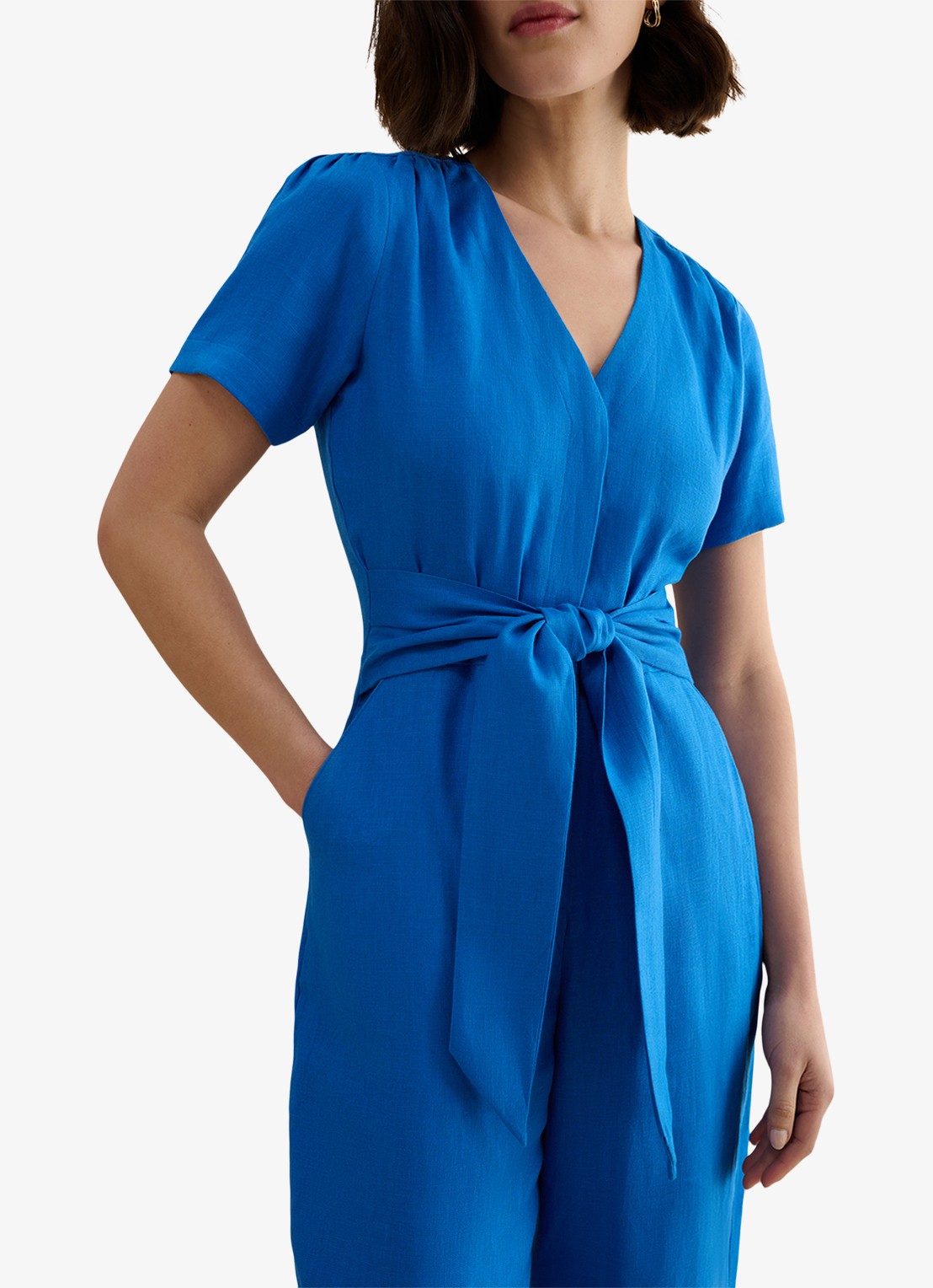 Hobbs Wide fit cropped jumpsuit met V-hals - detail blauw