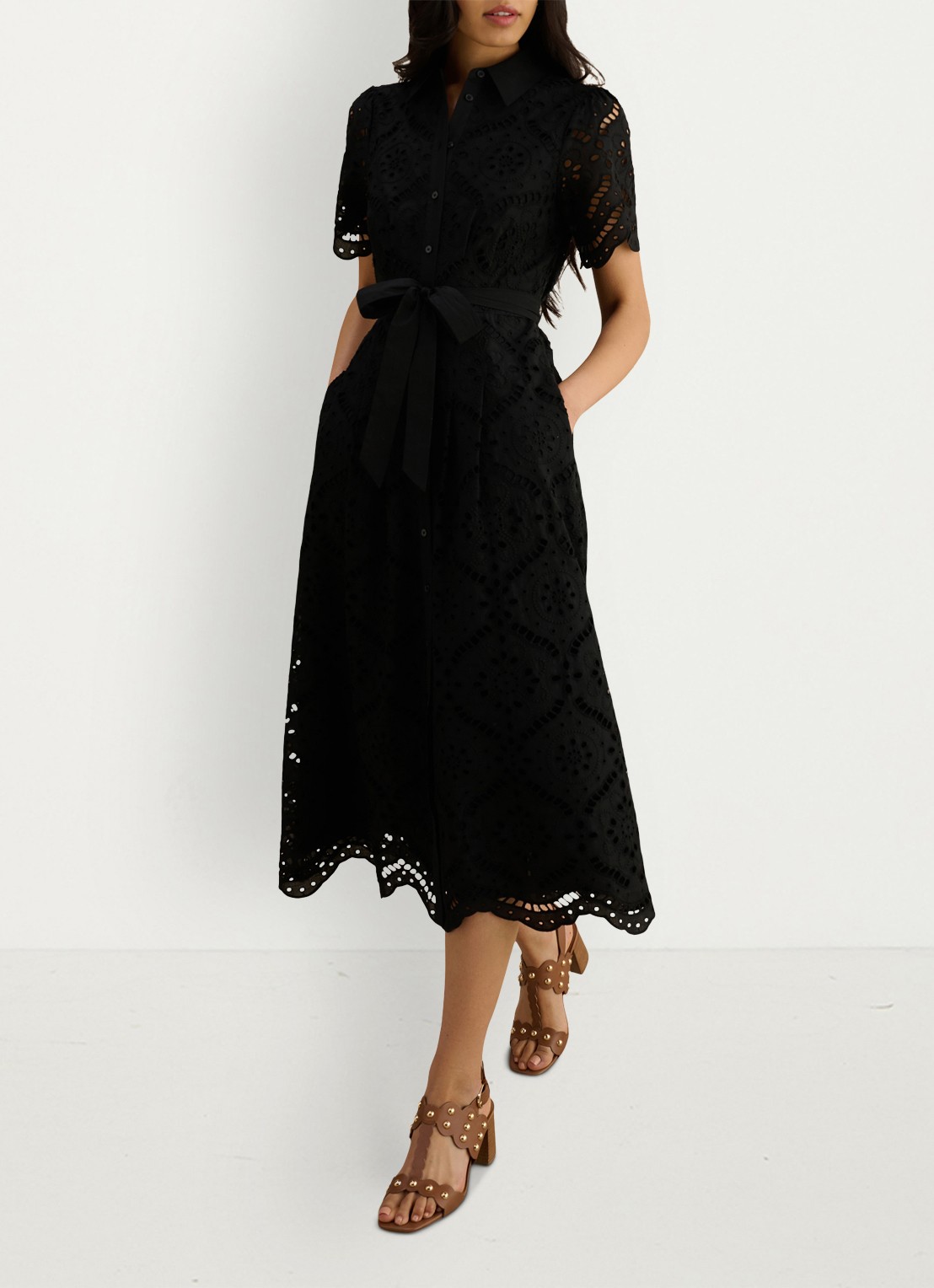 Hobbs Willa midi blousejurk met broderie en steekzakken - voorkant 7 zwart