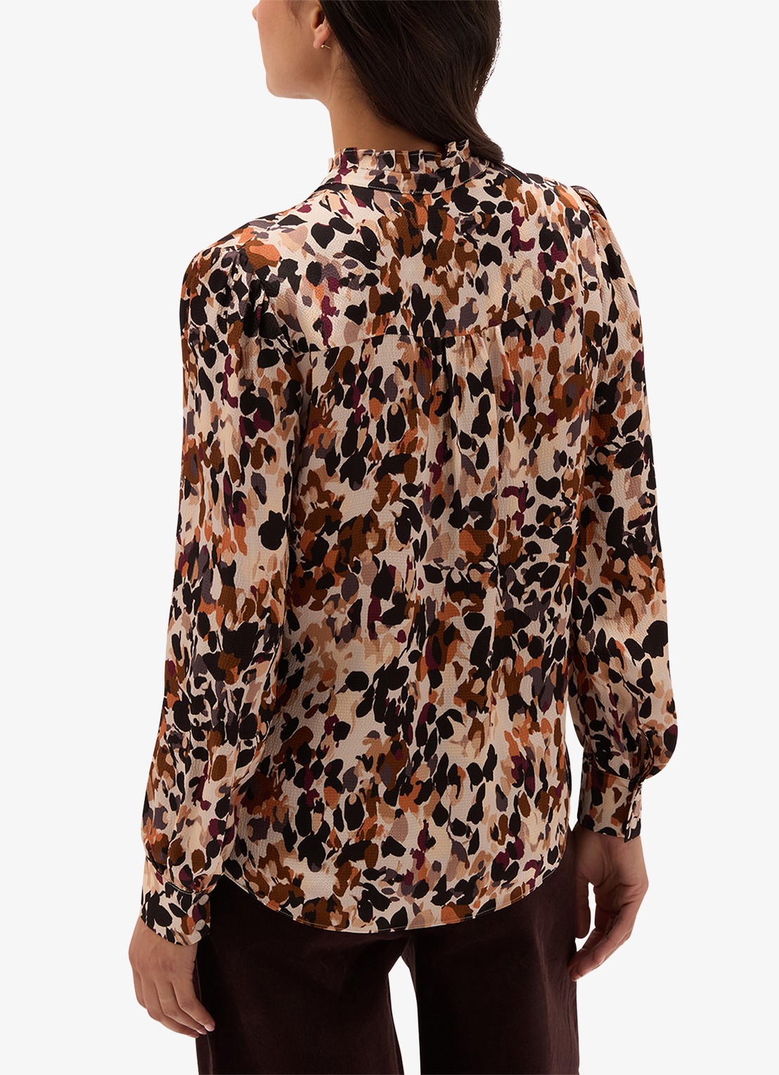 Hobbs Yasmina blouse met grafische print - achterkant bruin