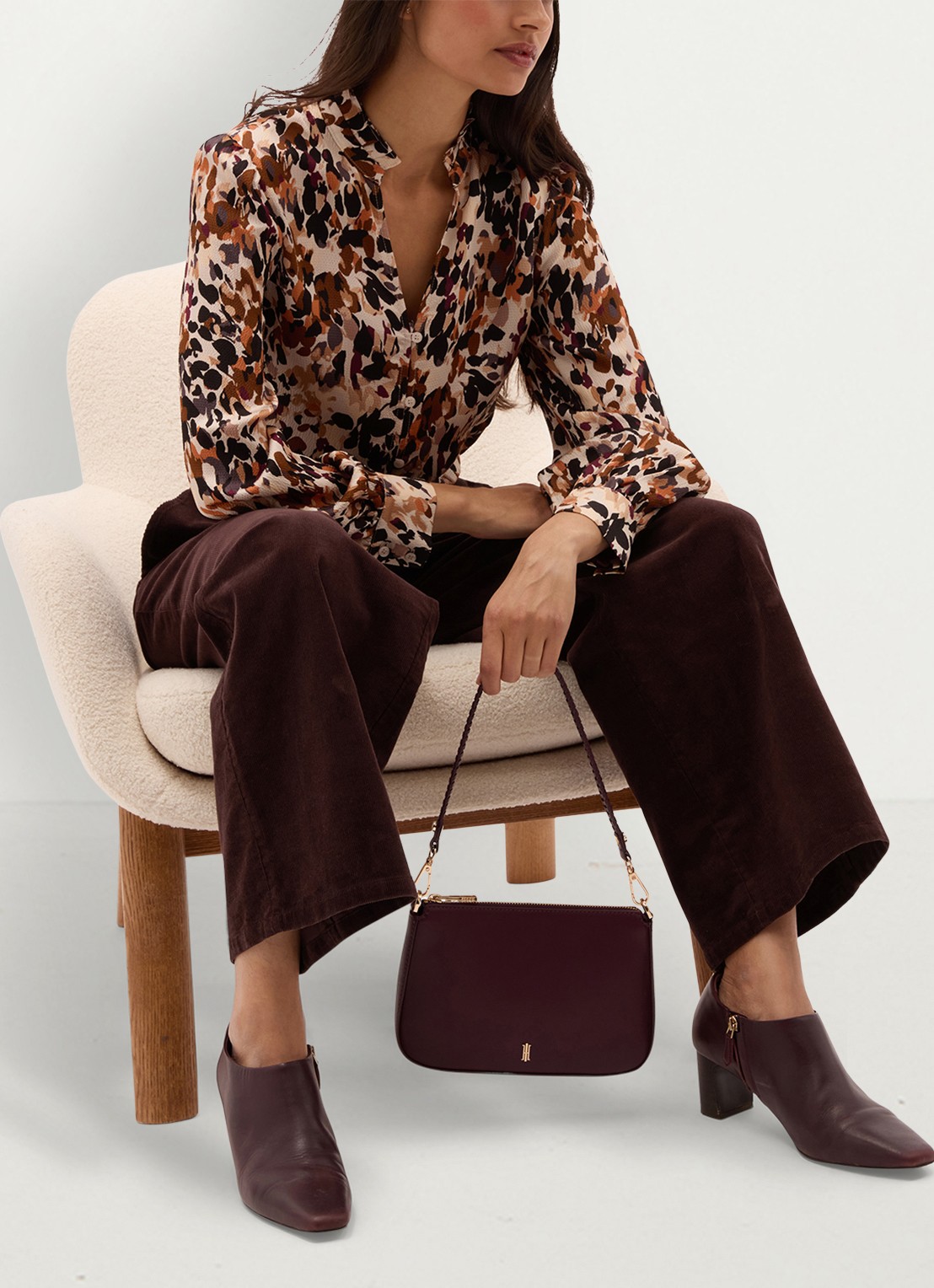 Hobbs Yasmina blouse met grafische print - detail 3 bruin