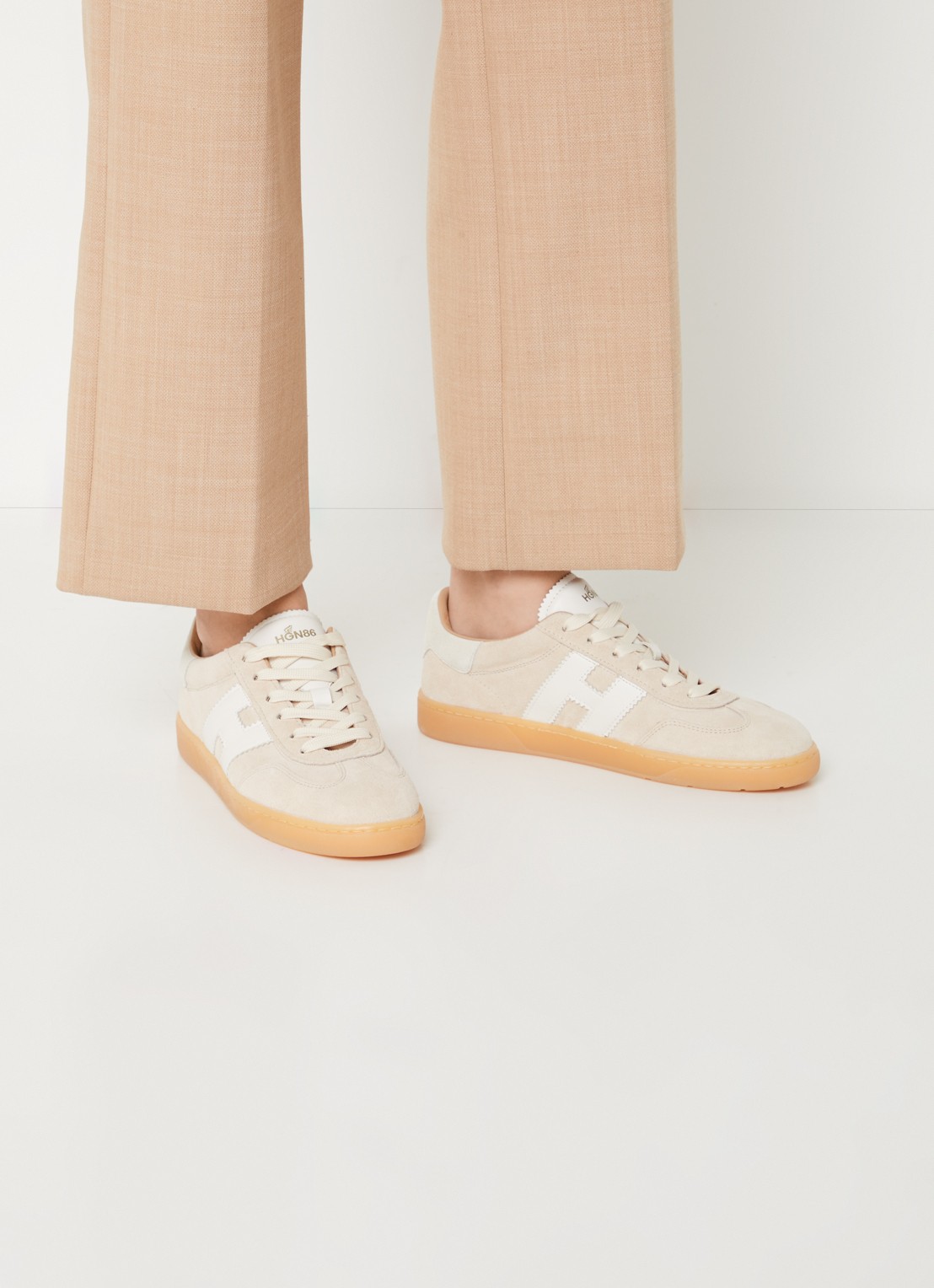 Hogan Cool sneaker van suède - voorkant 2 beige
