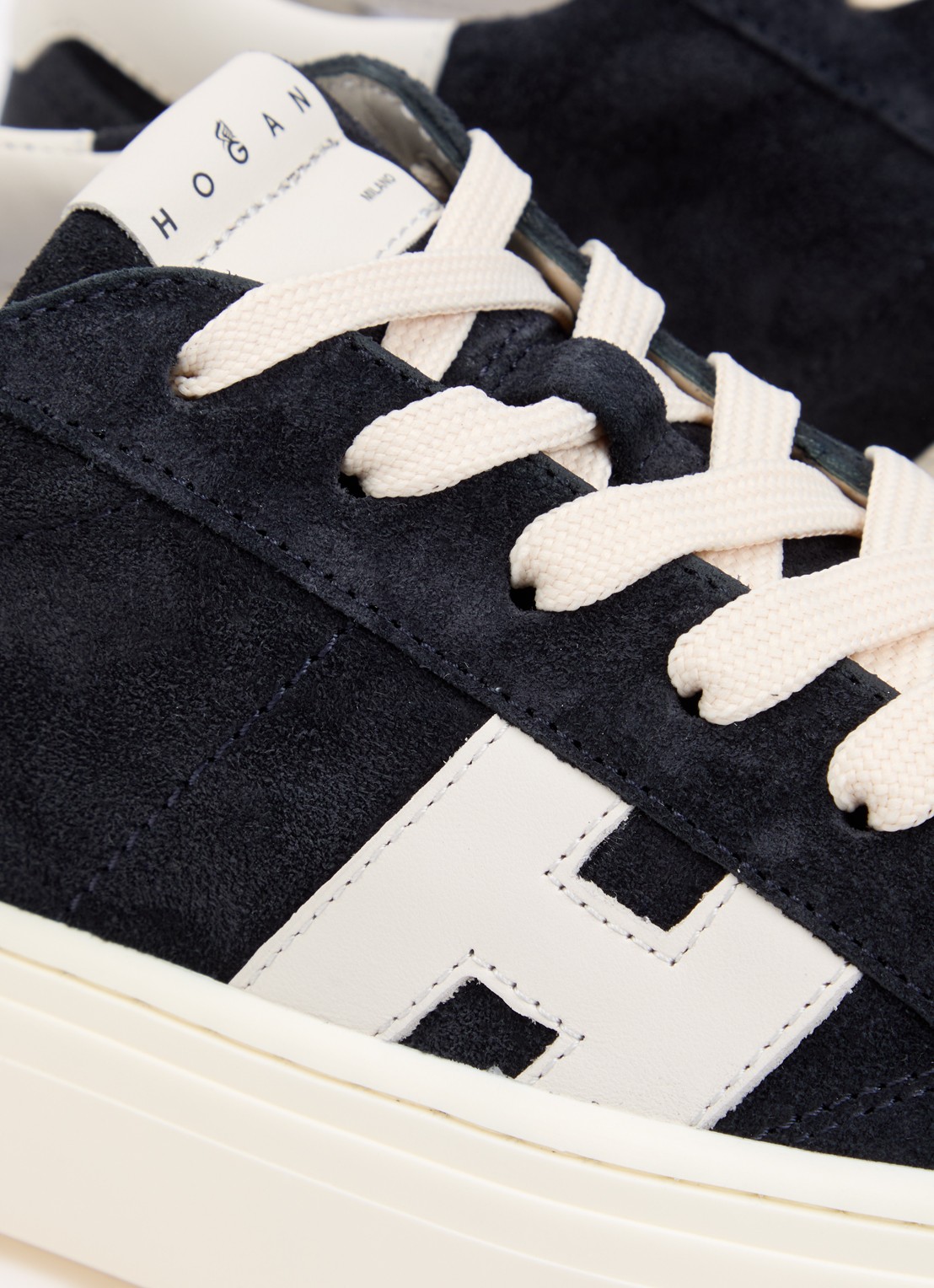 Hogan Crosswind sneaker van suède - detail 4 donkerblauw