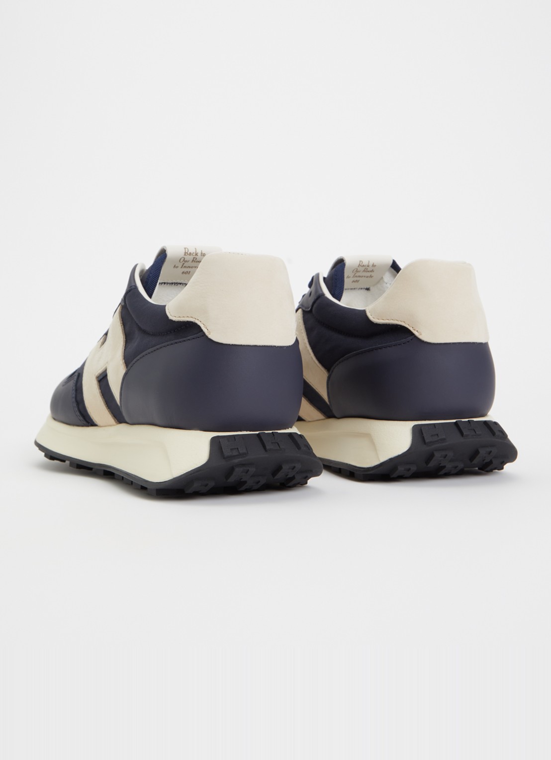 Hogan H601 sneaker met details van leer en nubuck - achterkant donkerblauw