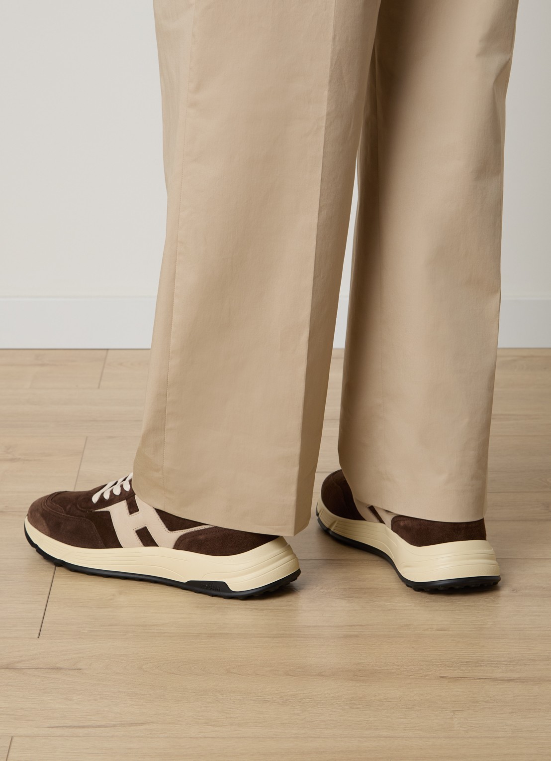 Hogan Hyperlight sneaker van suède - voorkant 2 bruin