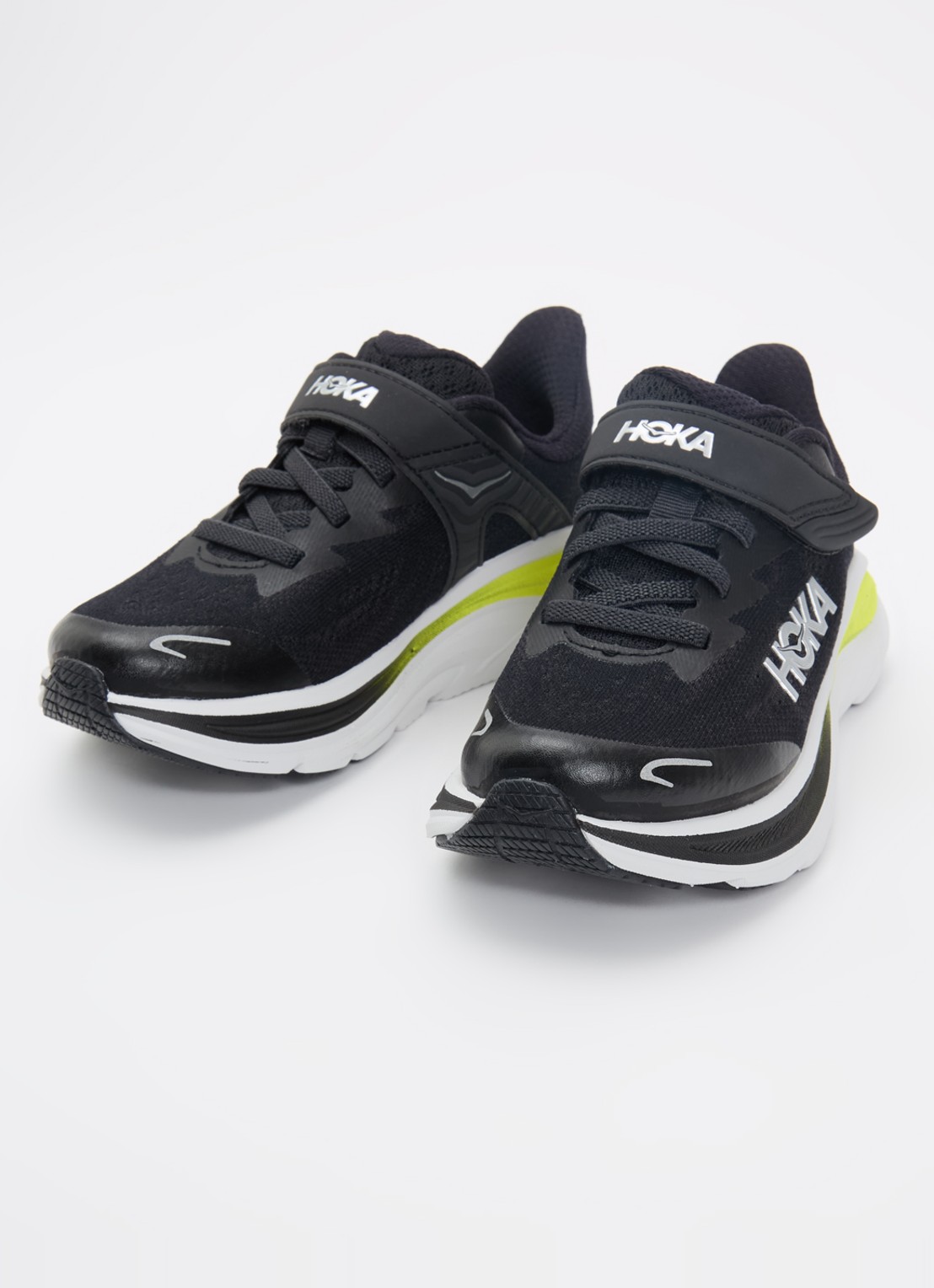 HOKA Clifton 10 sneaker met mesh details - voorkant 4 zwart