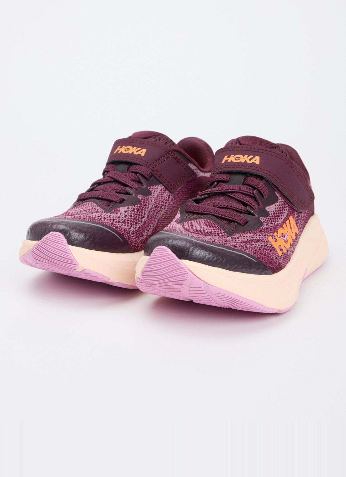 HOKA Rincon 4 hardloopschoen met gebreid bovenwerk en logo - voorkant 4 fuchsia