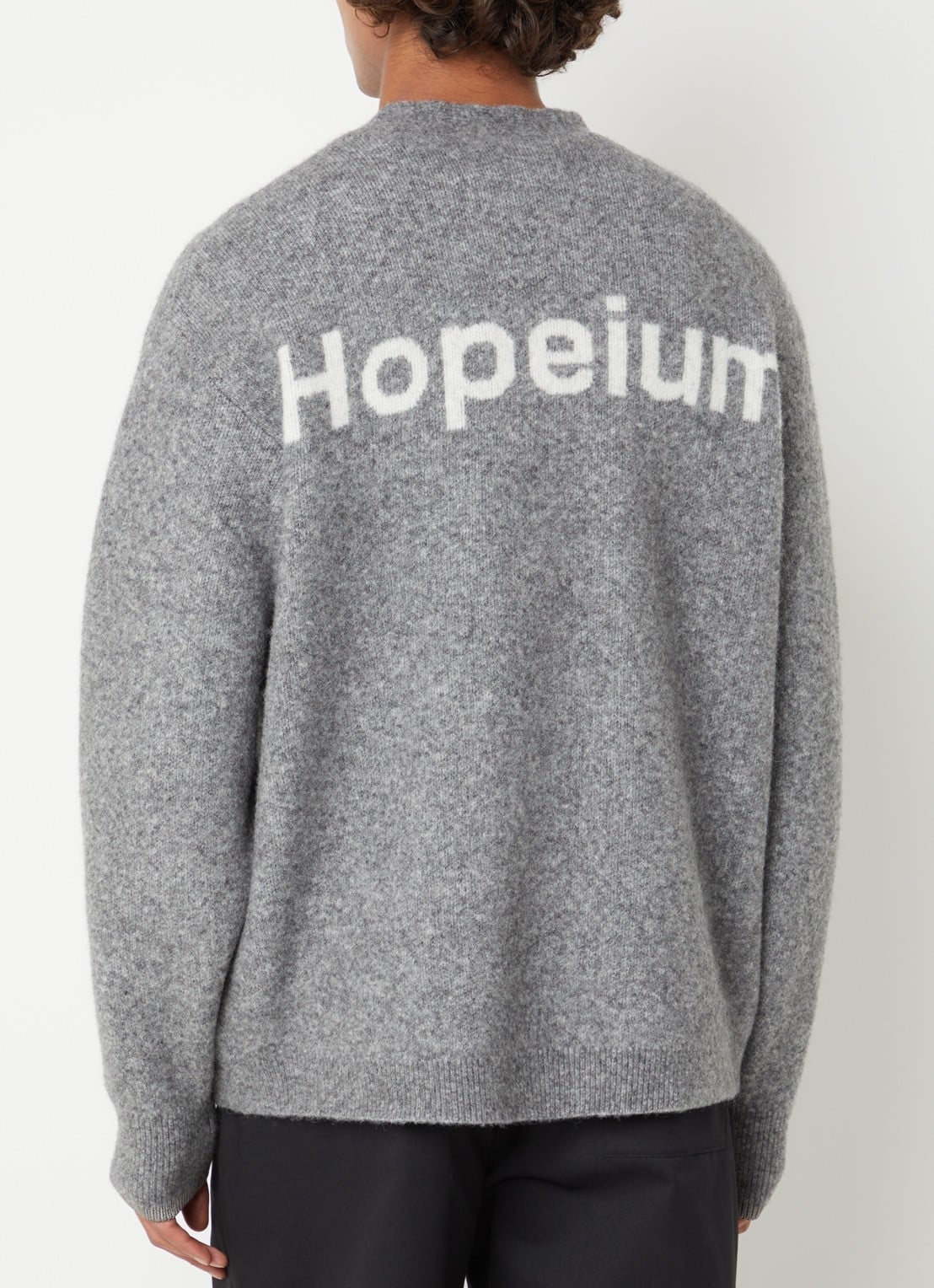 Hopeium Fijngebreid vest in alpaca wolblend met backprint - detail 4 grijs