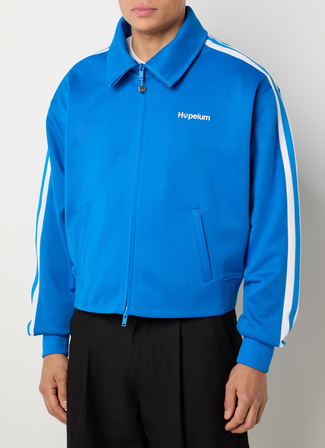 Hopeium Trackvest met ritszakken en logo - detail blauw