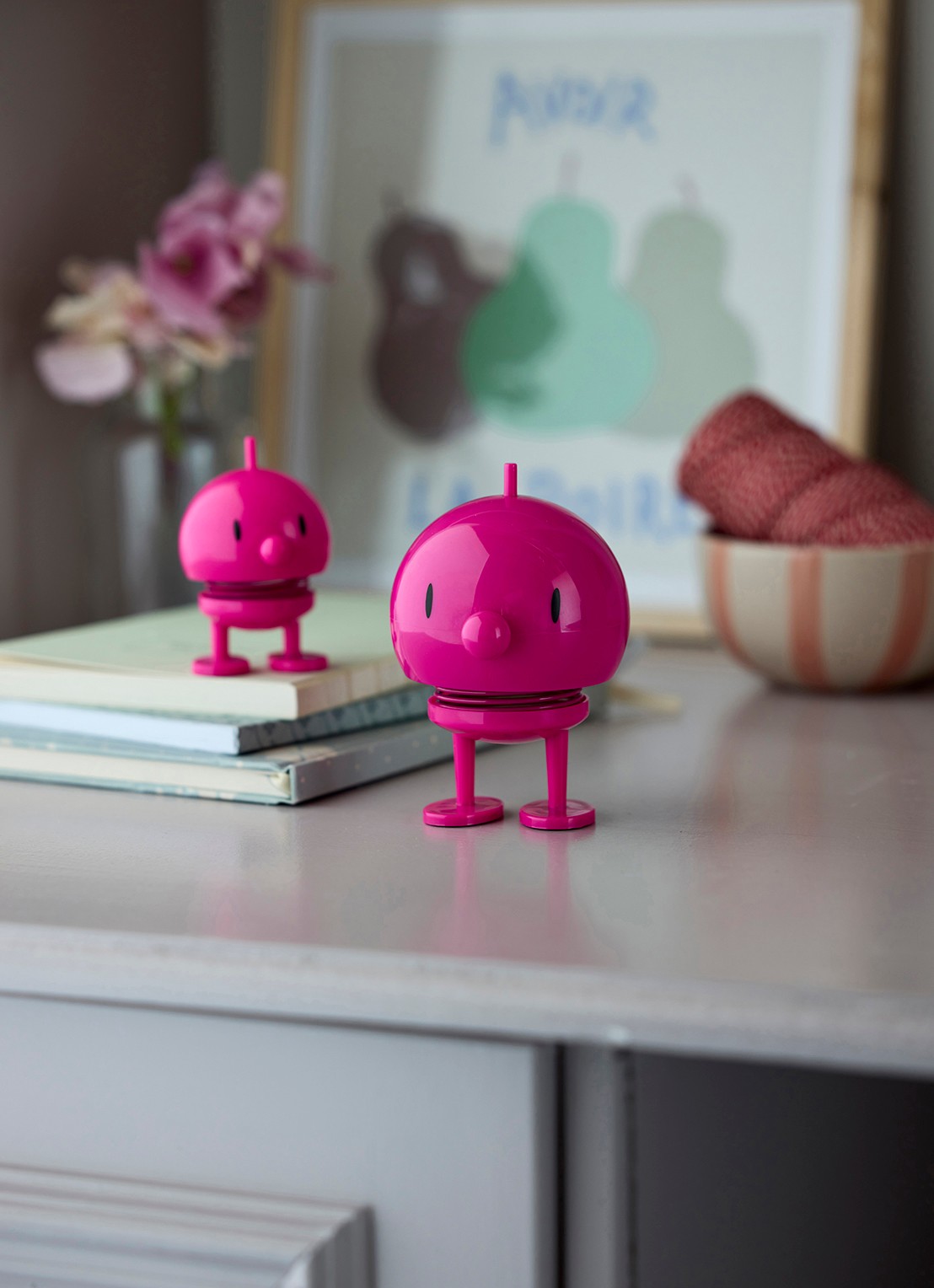 Hoptimist Bumble M ornament 9,5 cm - voorkant 7 roze