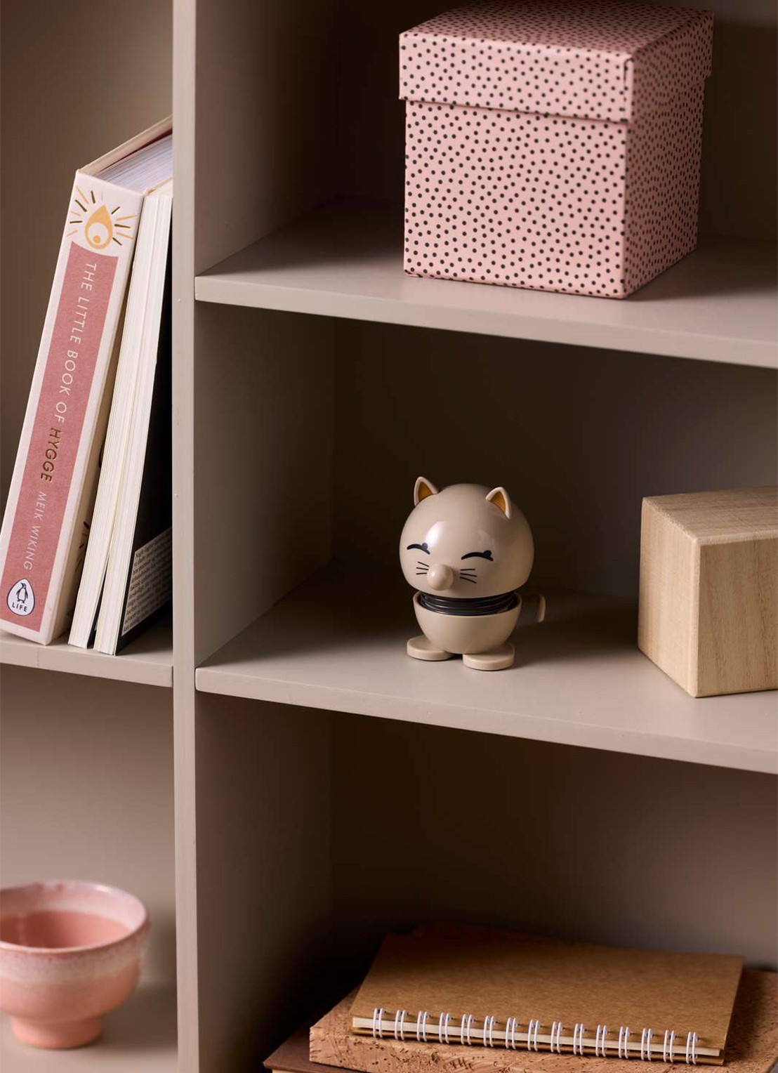Hoptimist Cat ornament 7,3 cm - voorkant 3 beige