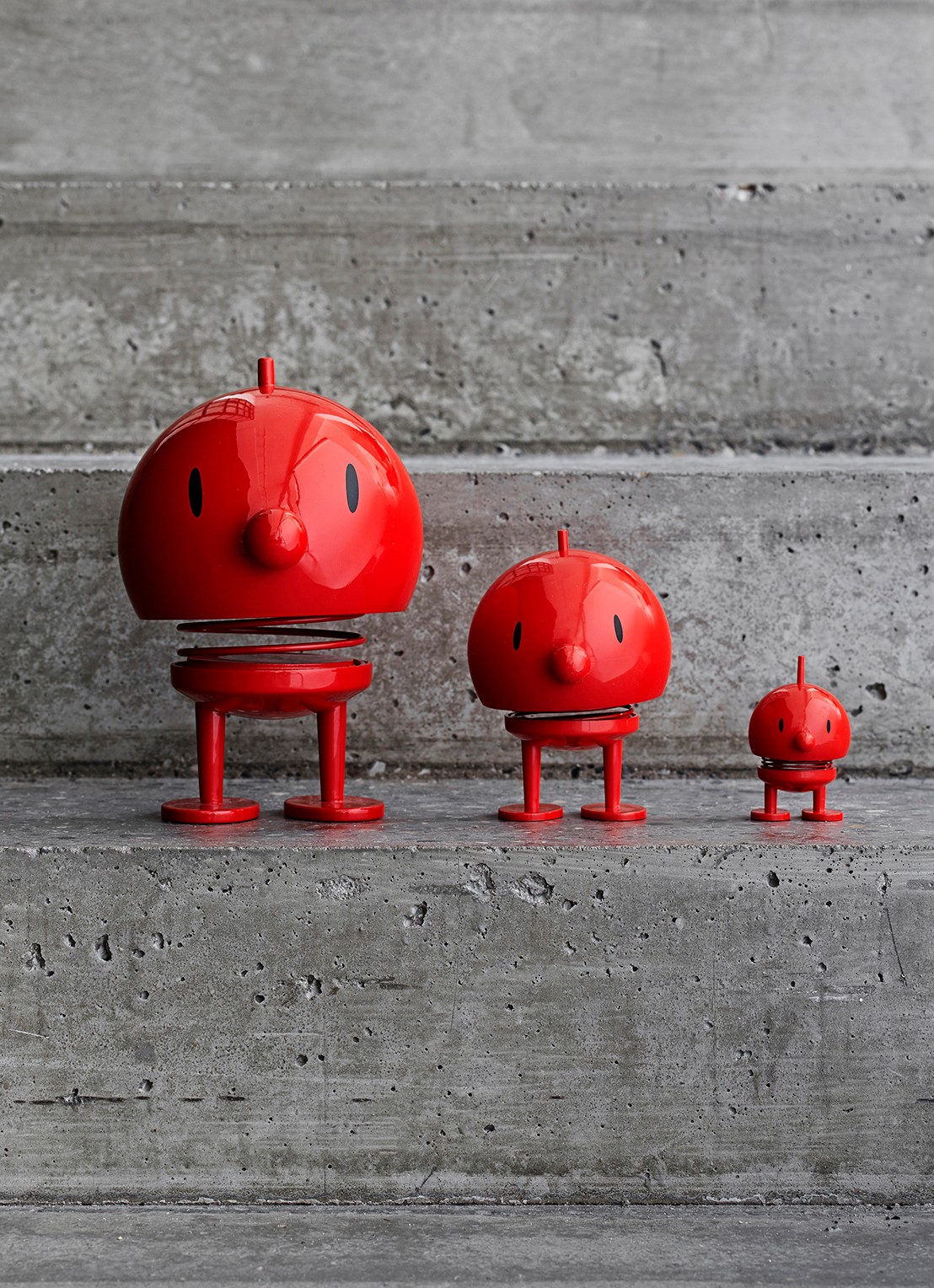 Hoptimist Hoptimist Bumble M ornament 9,5 cm - voorkant 2 rood