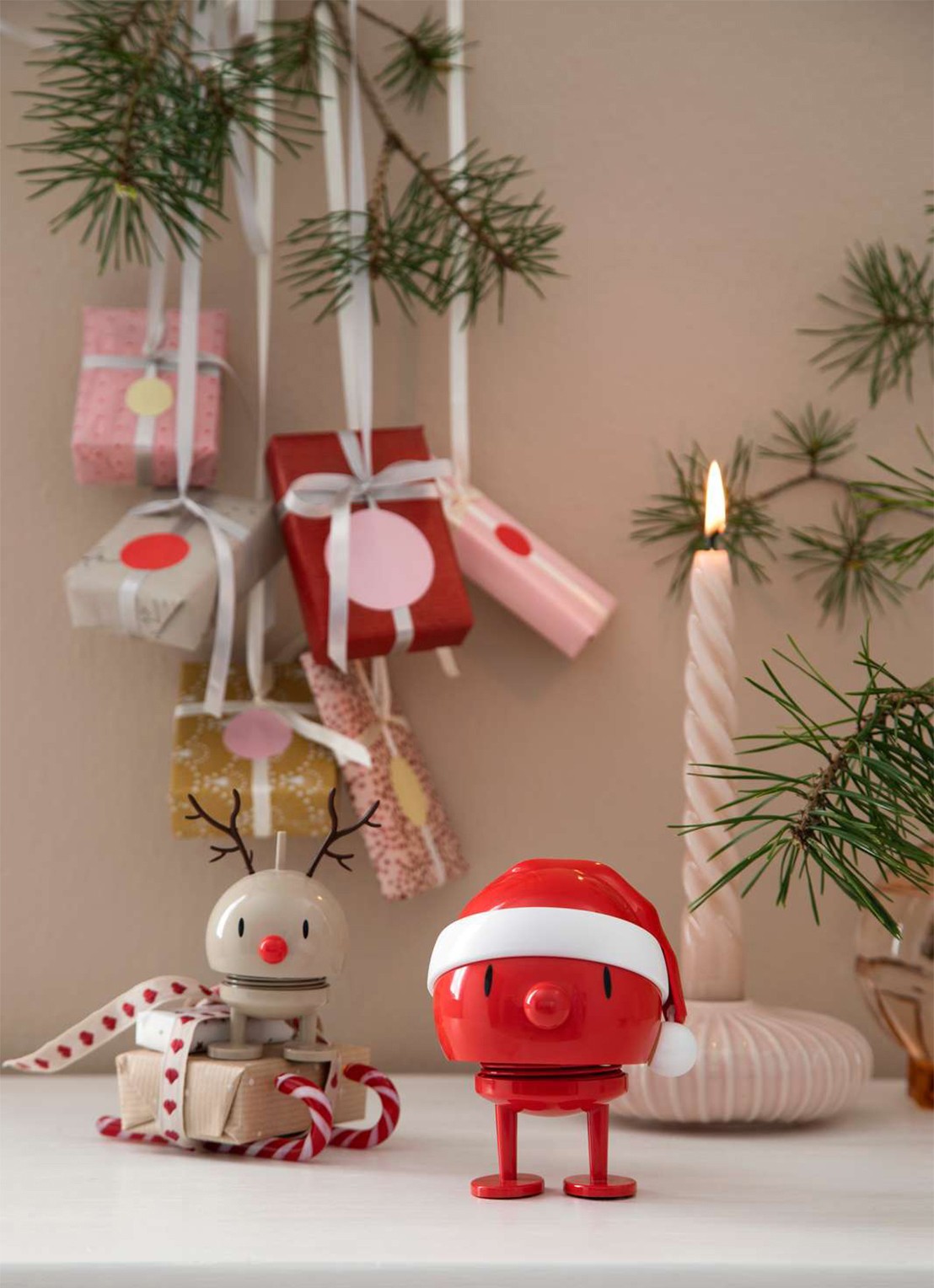 Hoptimist Santa Bumble S ornament 6,1 cm - voorkant 2 rood