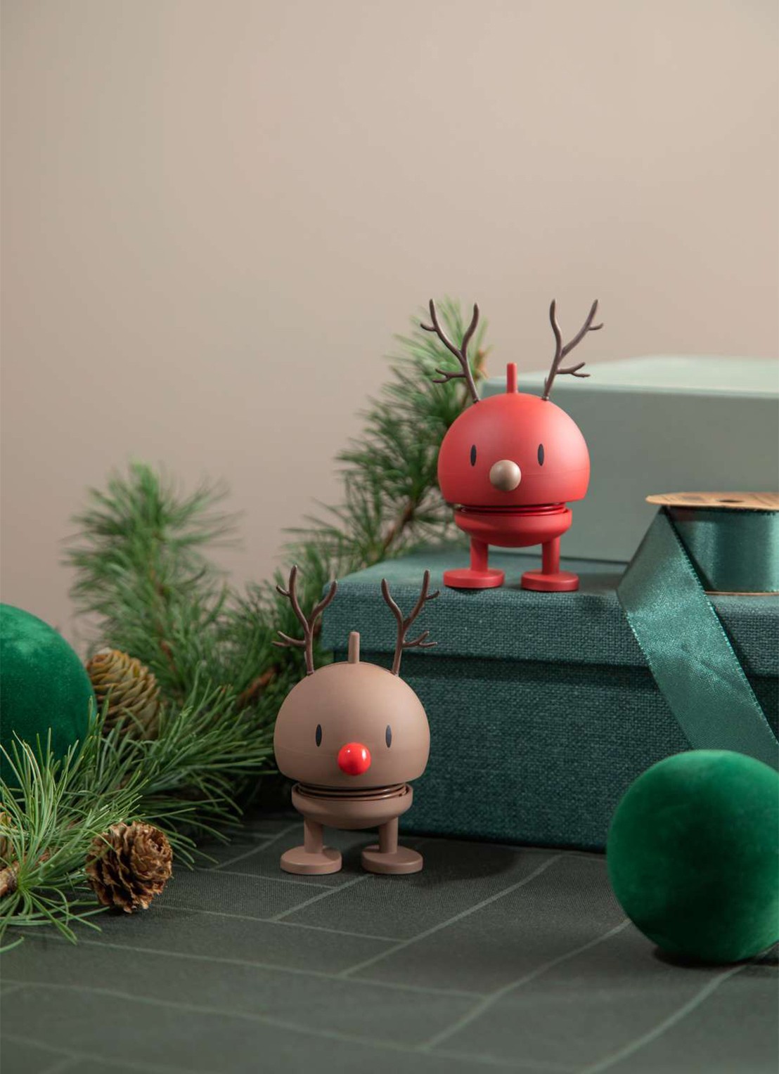 Hoptimist Soft Reindeer Bumble S ornament 7,2 cm - voorkant 2 rood