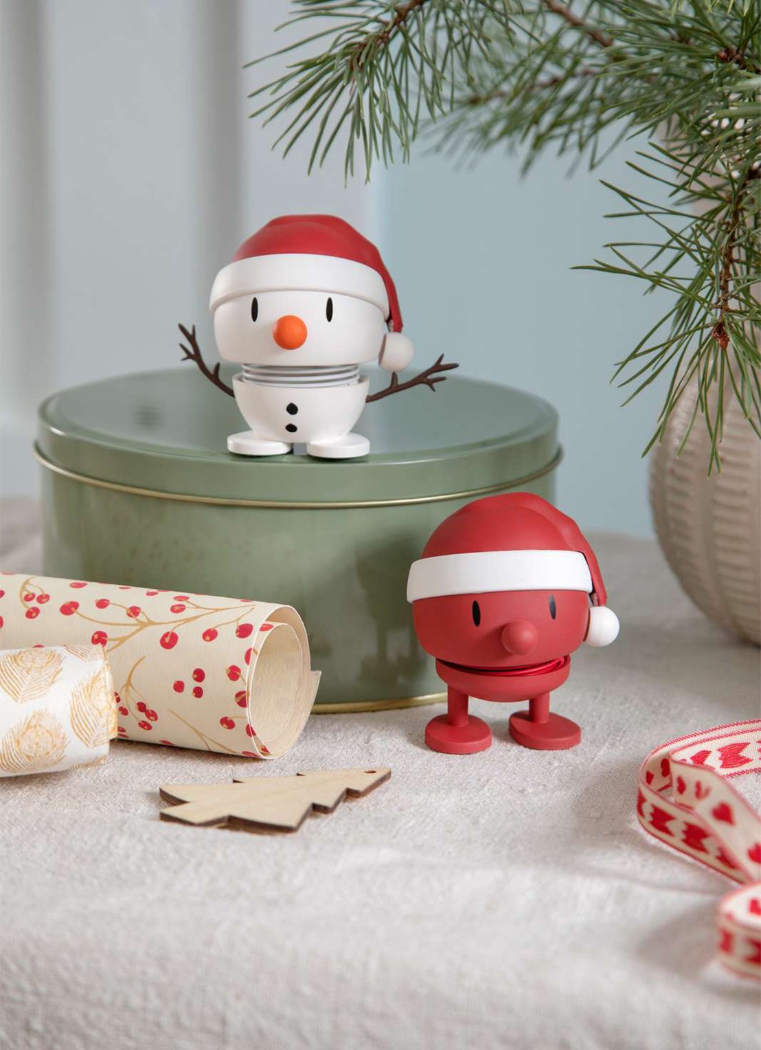 Hoptimist Soft Santa Bumble S ornament 7,2 cm - achterkant 3 rood
