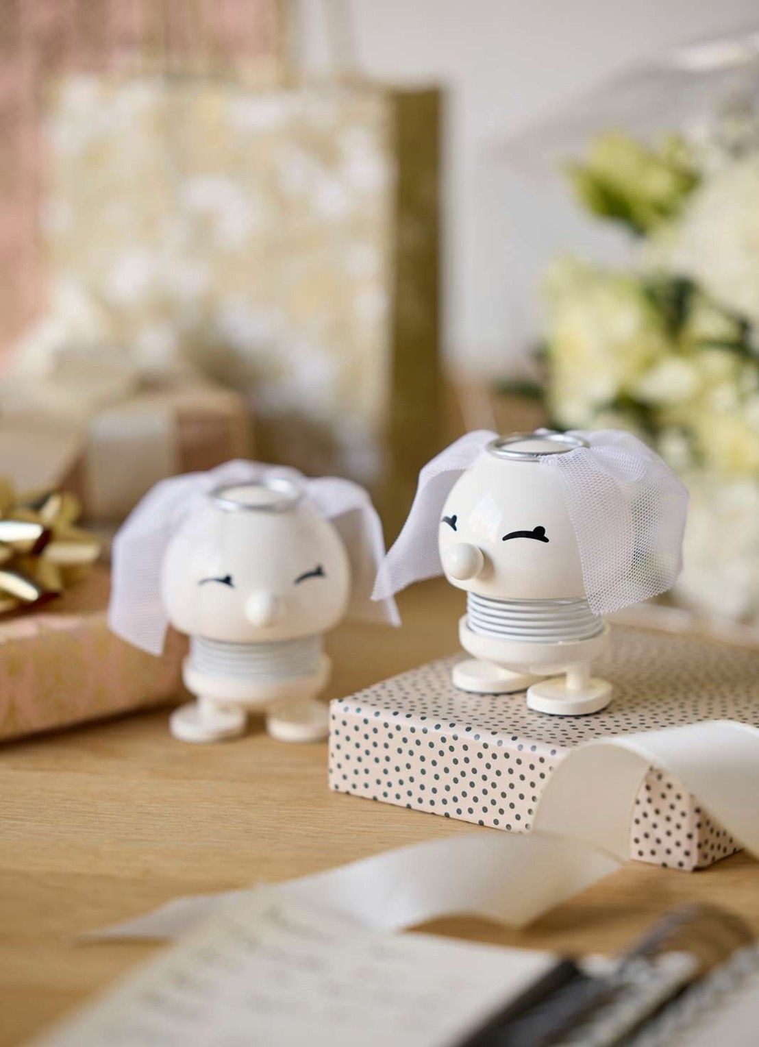 Hoptimist Wedding Bride ornament 7,2 cm - achterkant wit