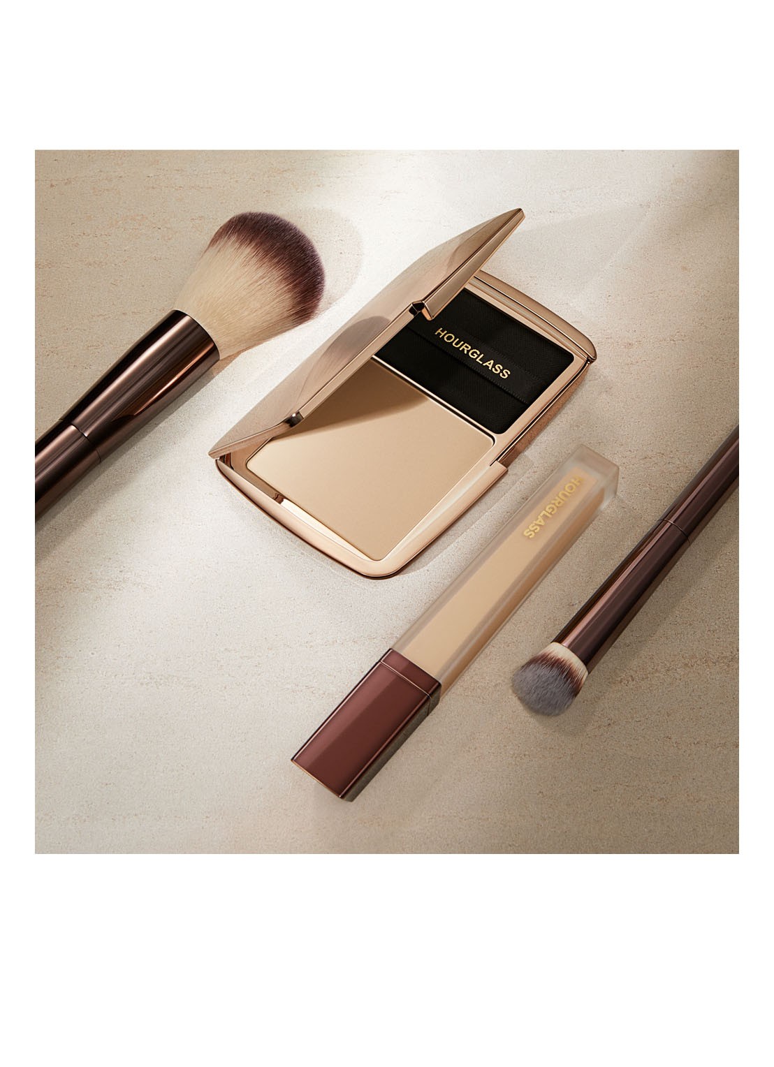Hourglass Airbrush Pressed Powder - compacte poeder - detail 7 translucent light