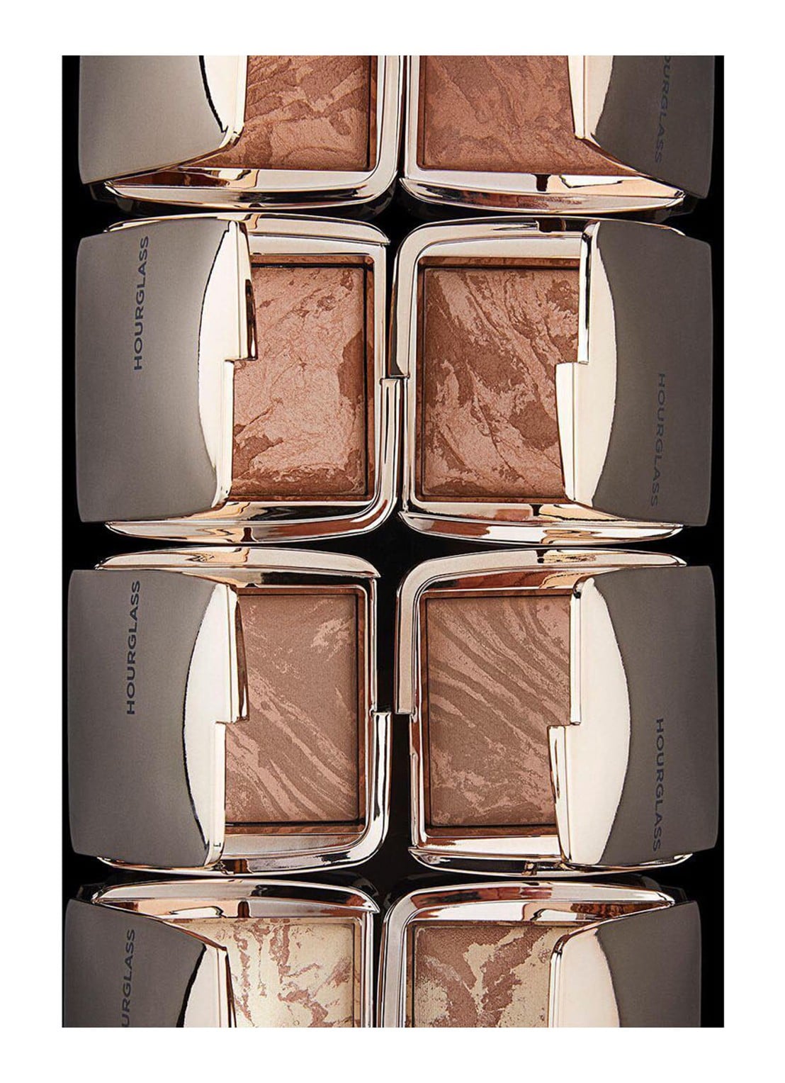 Hourglass AMBIENT™ Lighting Bronzer - detail 5 diffused bronze light