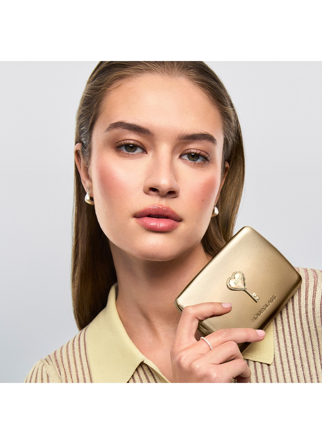 Hourglass AMBIENT™ Lighting Edit Unlocked - poeder, highlighter, bronzer & blush palette - detail 3 hope