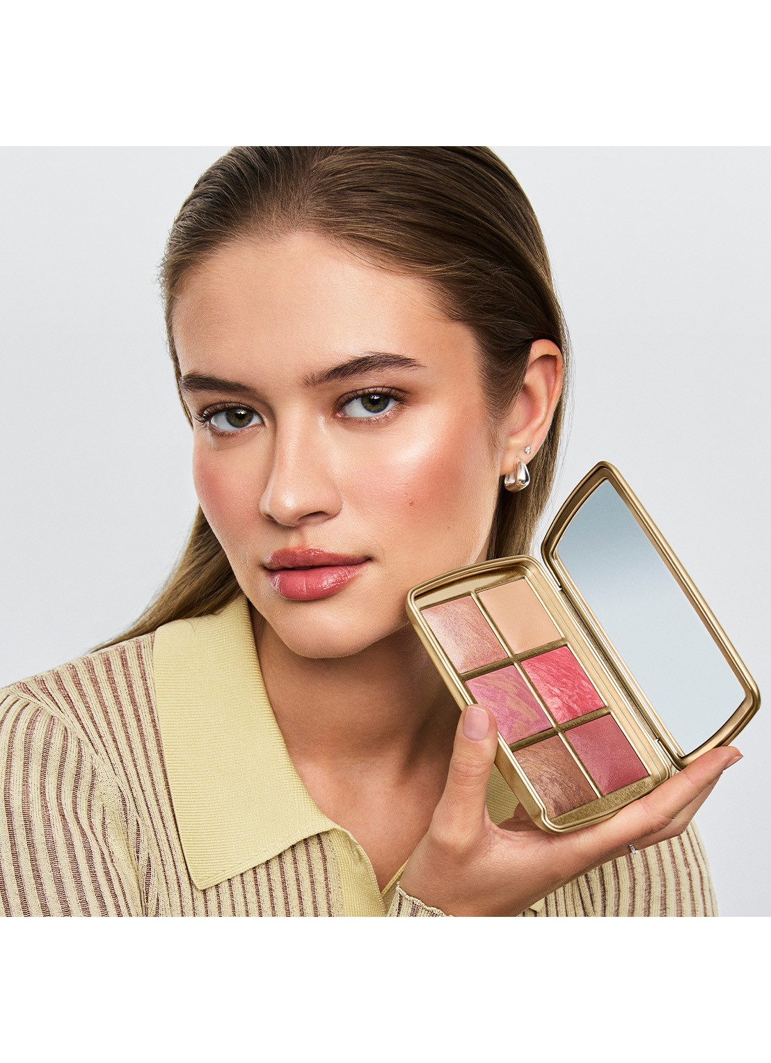 Hourglass AMBIENT™ Lighting Edit Unlocked - poeder, highlighter, bronzer & blush palette - detail 4 hope