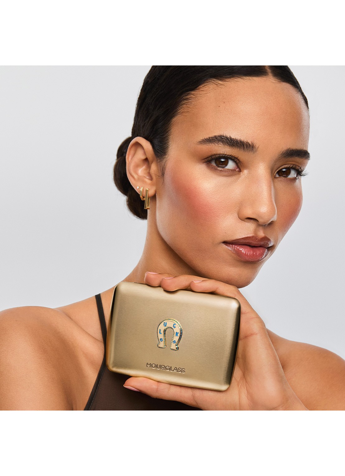 Hourglass AMBIENT™ Lighting Edit Unlocked - poeder, highlighter, bronzer & blush palette - detail 2 luck