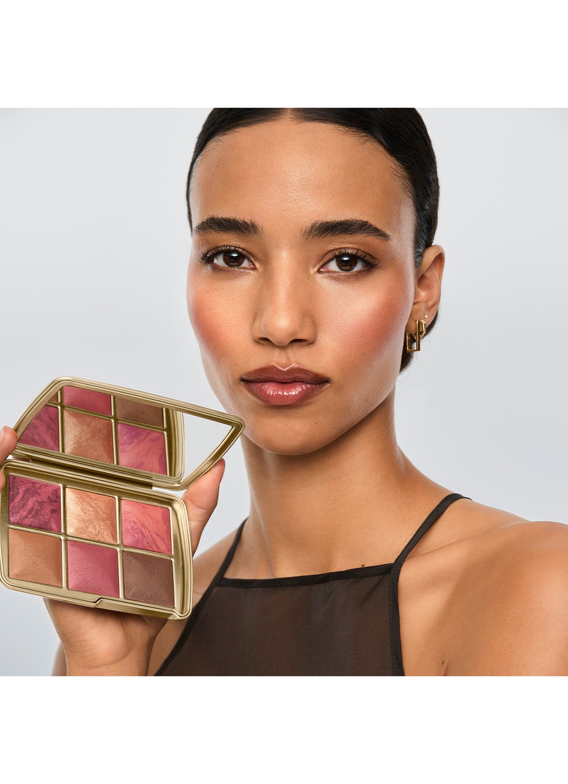 Hourglass AMBIENT™ Lighting Edit Unlocked - poeder, highlighter, bronzer & blush palette - detail 3 luck
