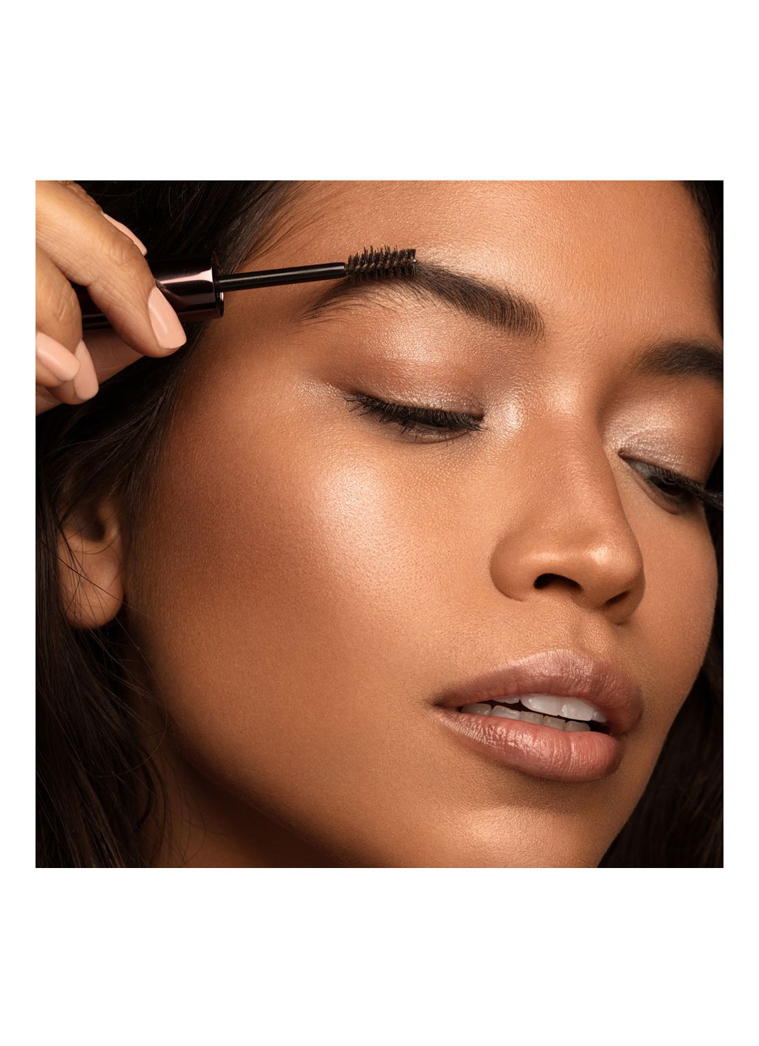 Hourglass Arch Brow Volumizing Fiber Gel - getinte wenkbrauwgel voor volume - voorkant 2 soft brunette