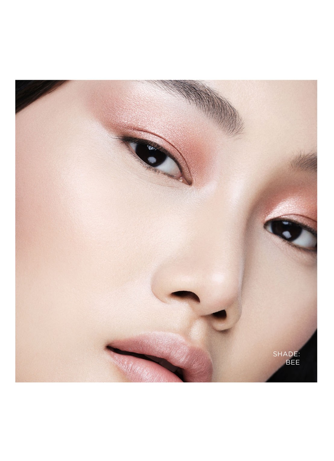 Hourglass Curator Eyeshadow - oogschaduw navulling - detail 2 bee