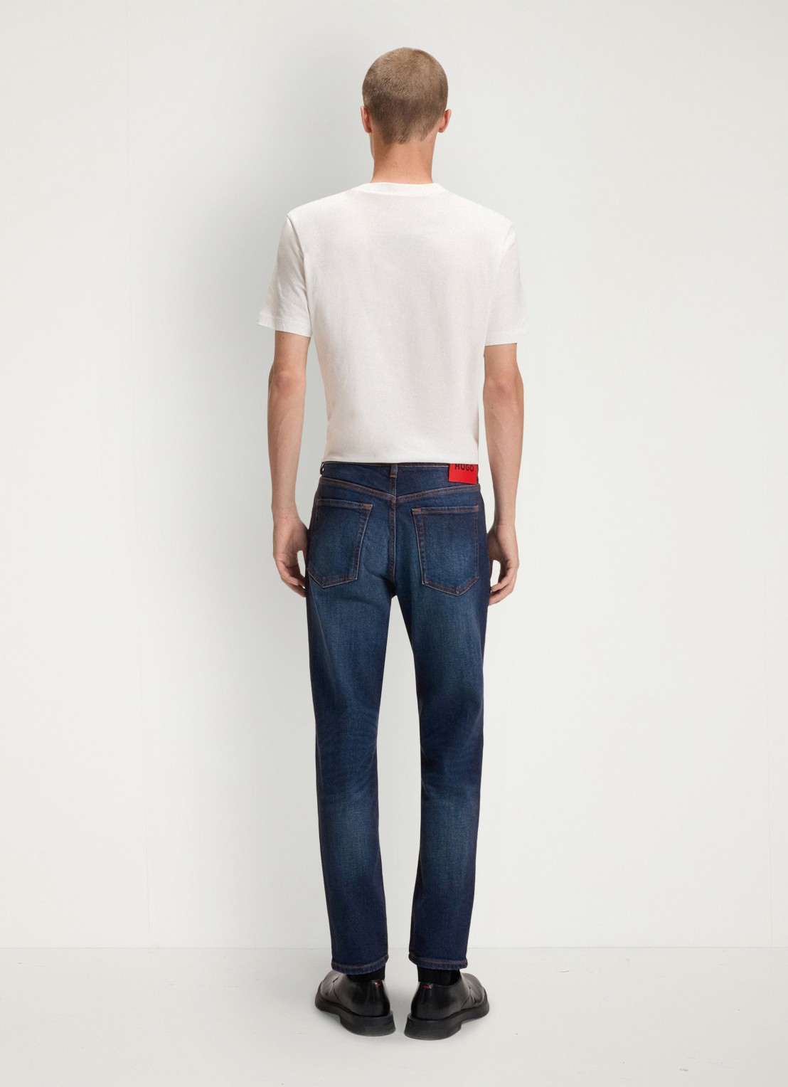 HUGO 634 slim fit jeans met donkere wassing - achterkant 3 indigo