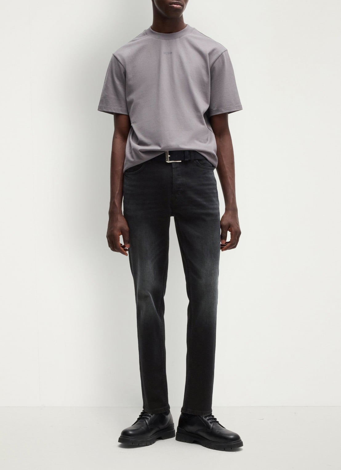 HUGO 634 tapered jeans met gekleurde wassing - voorkant 2 zwart