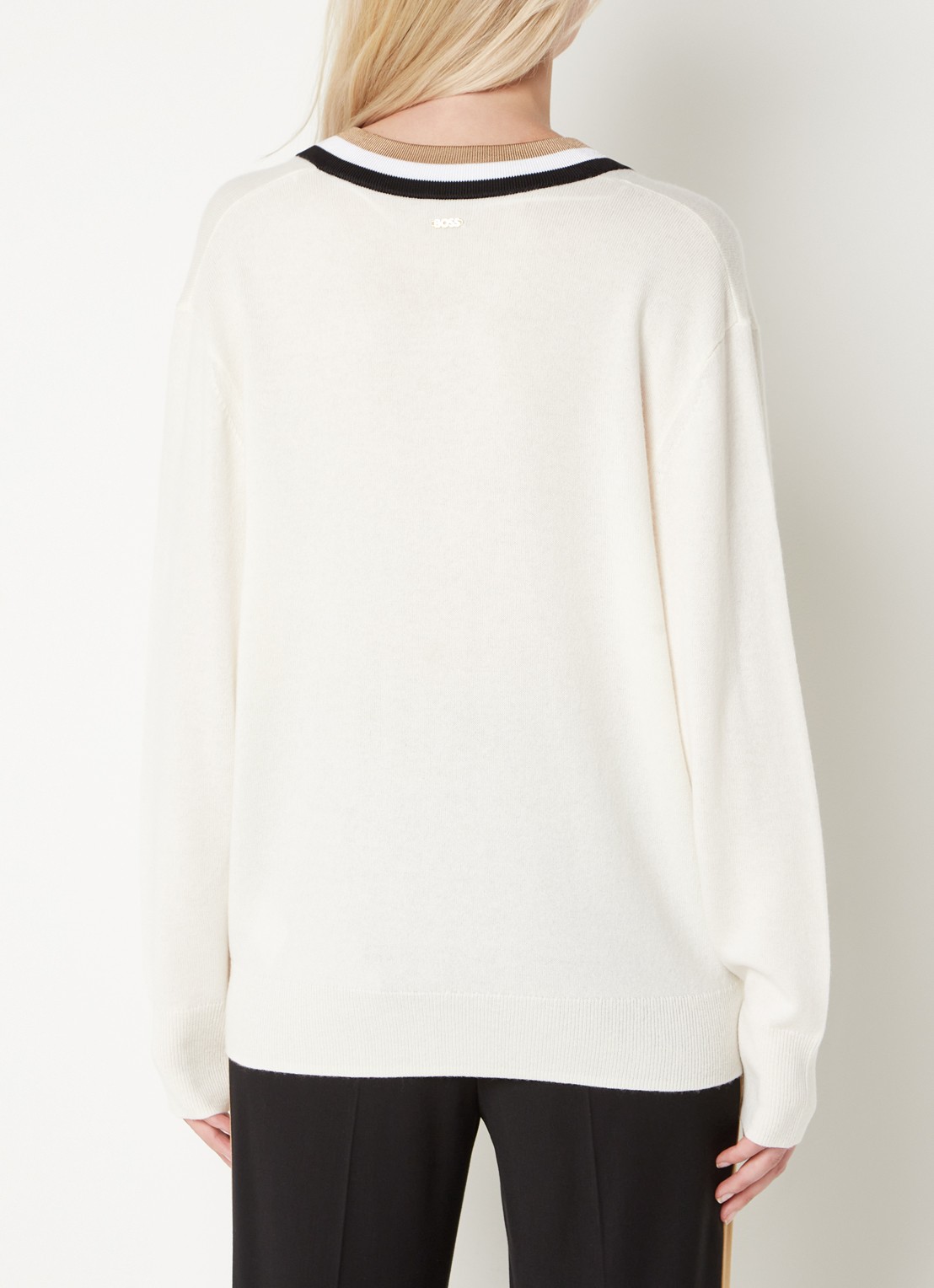 HUGO BOSS Felipina fijngebreide pullover in kasjmierblend met V-hals - achterkant 3 gebroken wit