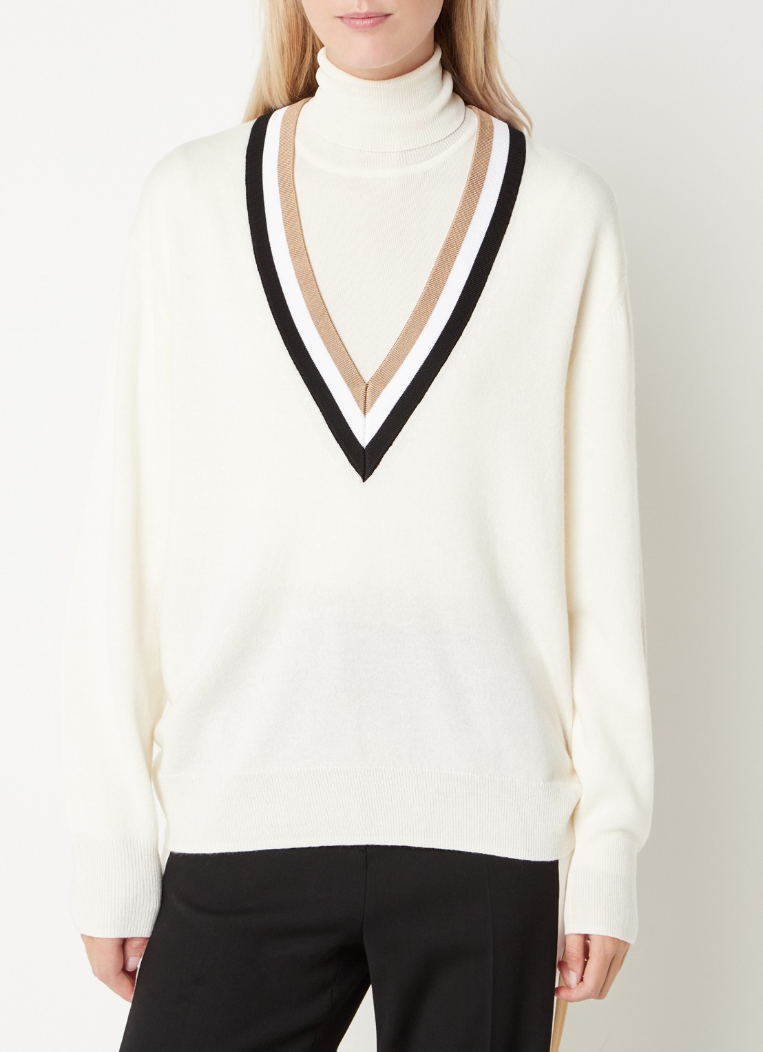 HUGO BOSS Felipina fijngebreide pullover in kasjmierblend met V-hals - detail 4 gebroken wit