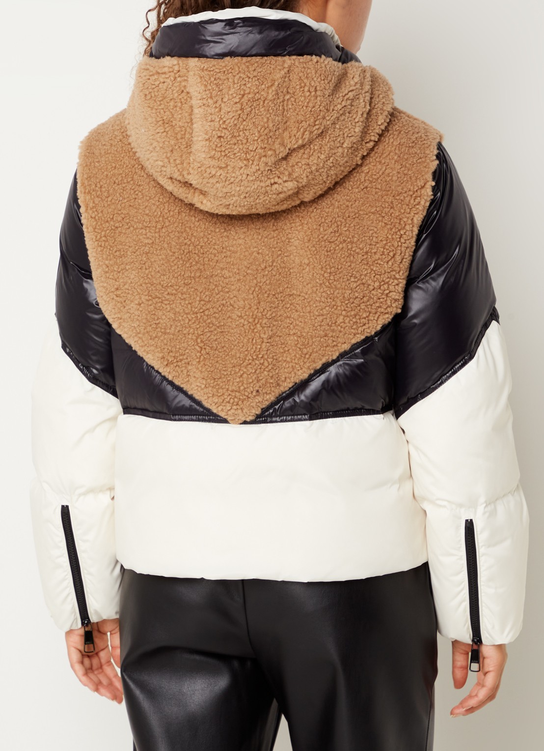 HUGO BOSS Plockena puffer jack met donsvulling en ritszakken  - achterkant 3 beige