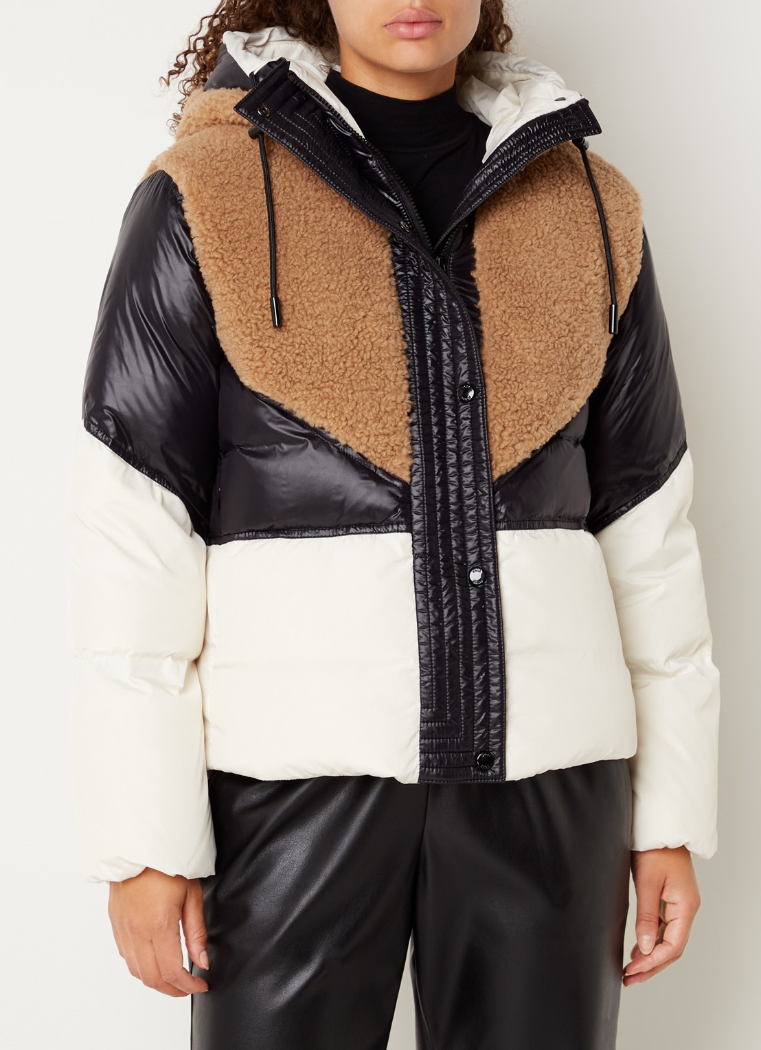HUGO BOSS Plockena puffer jack met donsvulling en ritszakken  - detail 4 beige