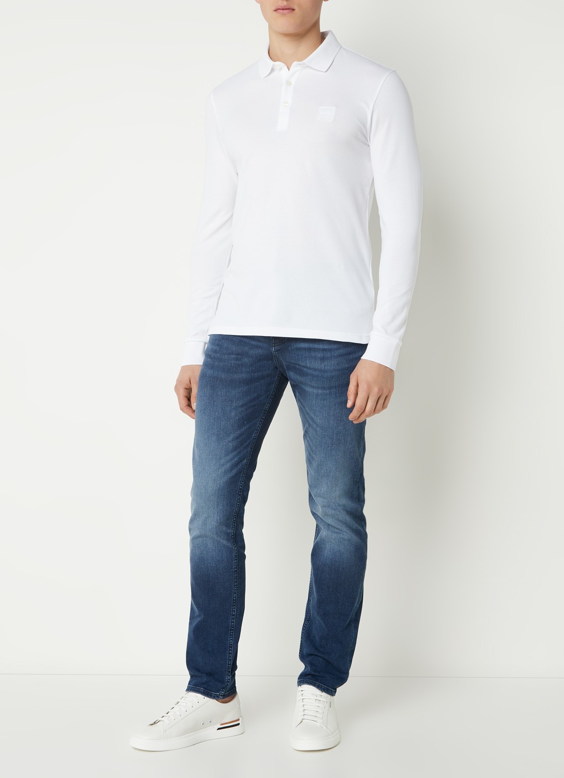 HUGO BOSS Taber tapered fit jeans met medium wassing en stretch - voorkant 3 indigo