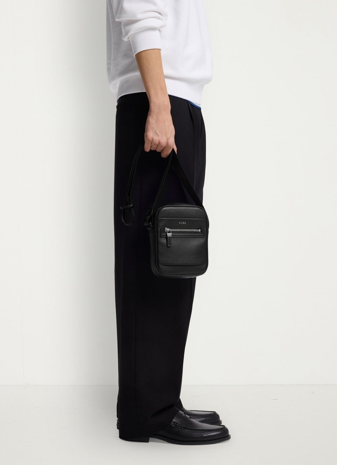 HUGO  Crossbodytas met logo en verstelbare schouderriem - detail 2 diepzwart