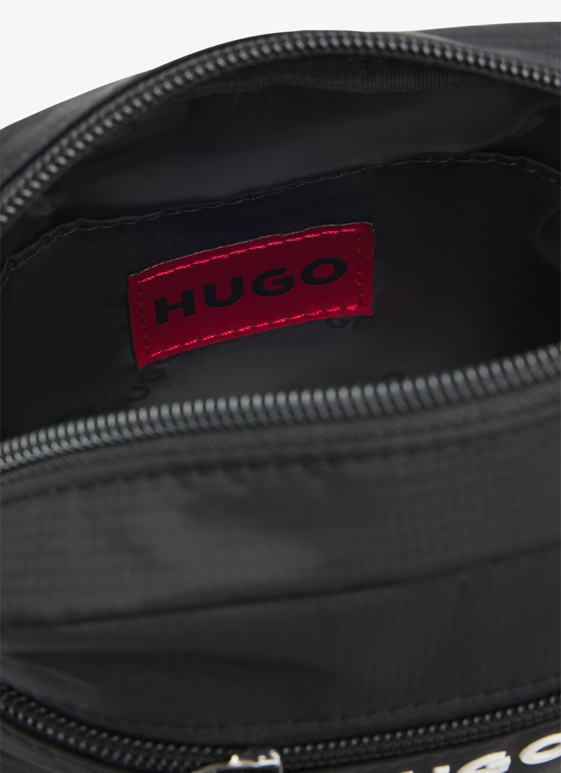 HUGO Crossbodytas met logo - detail zwart