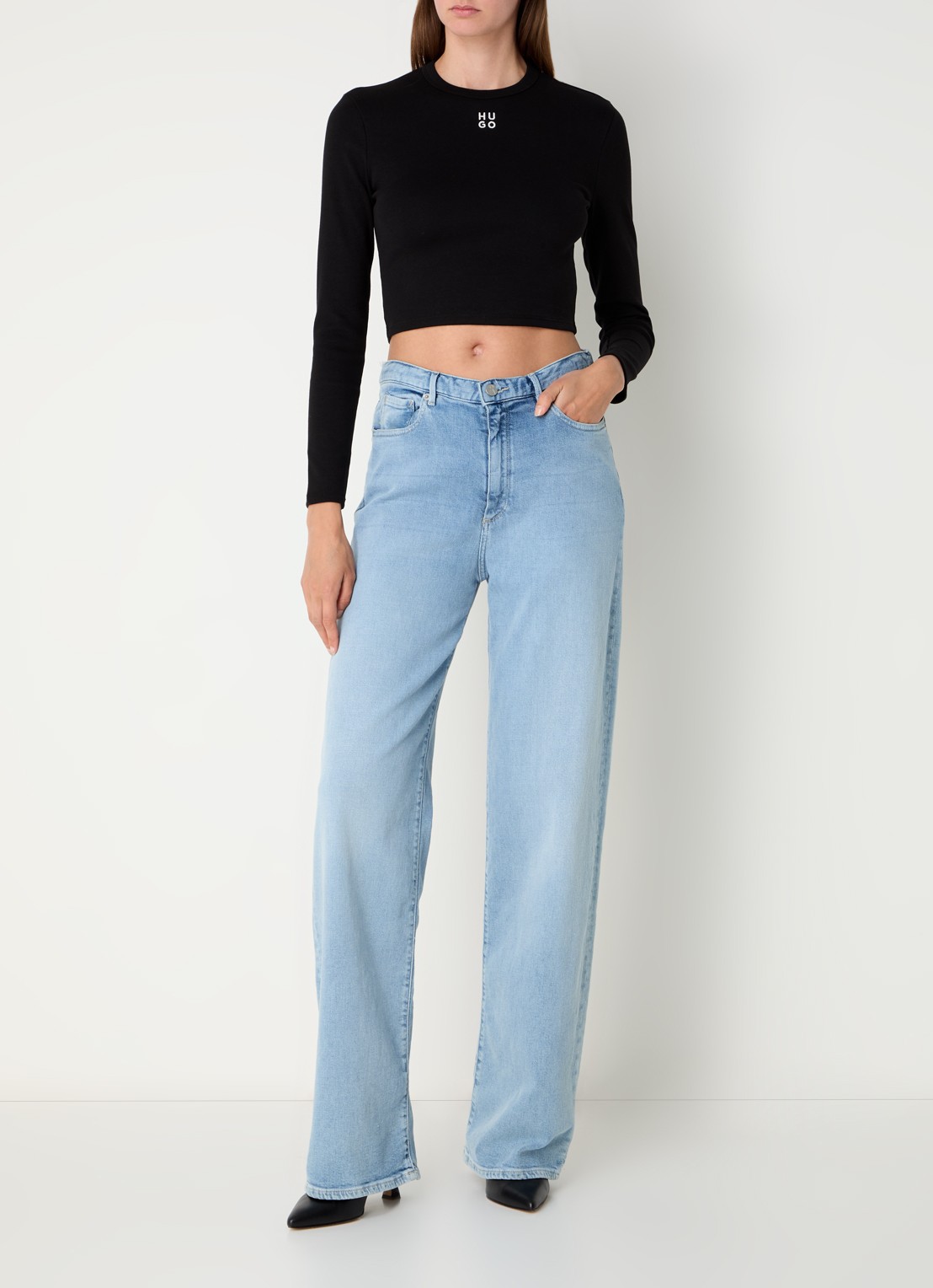 HUGO Dafilomena cropped longsleeve met logoborduring - voorkant 2 zwart