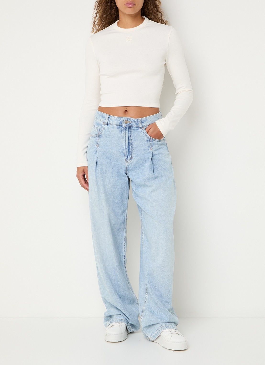 HUGO Dafilomena cropped longsleeve met logoborduring - voorkant 4 creme