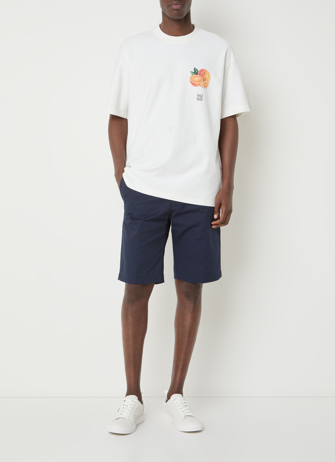 HUGO Dartiee T-shirt met front- en backprint - voorkant 3 gebroken wit