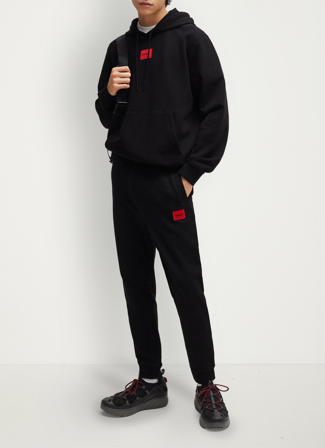 HUGO Doak tapered fit joggingbroek met logo - voorkant 4 zwart