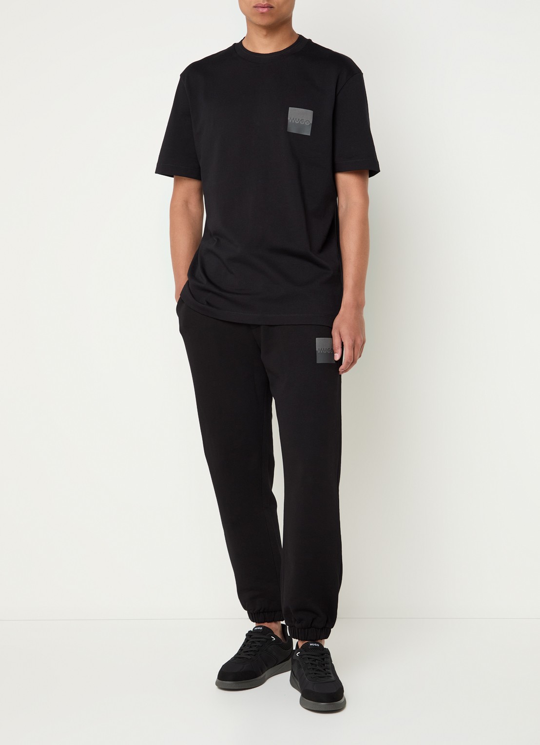 HUGO Dusplito T-shirt met logo- en backprint - voorkant 4 zwart
