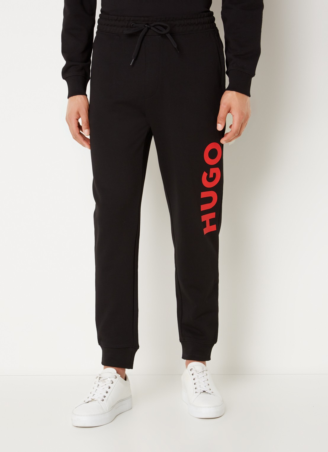 HUGO Dutschi tapered fit joggingbroek met logo - detail zwart