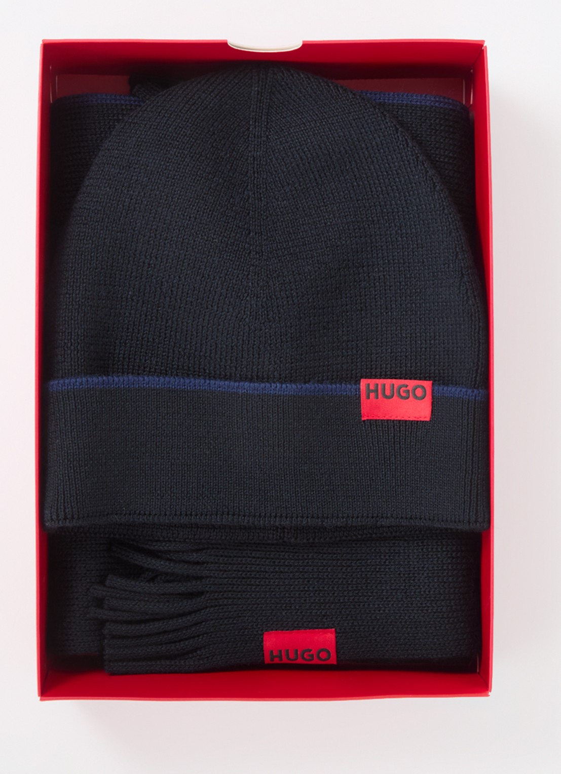 HUGO Fijngebreide muts en sjaal 172 x 23 cm in giftbox - voorkant 2 donkerblauw