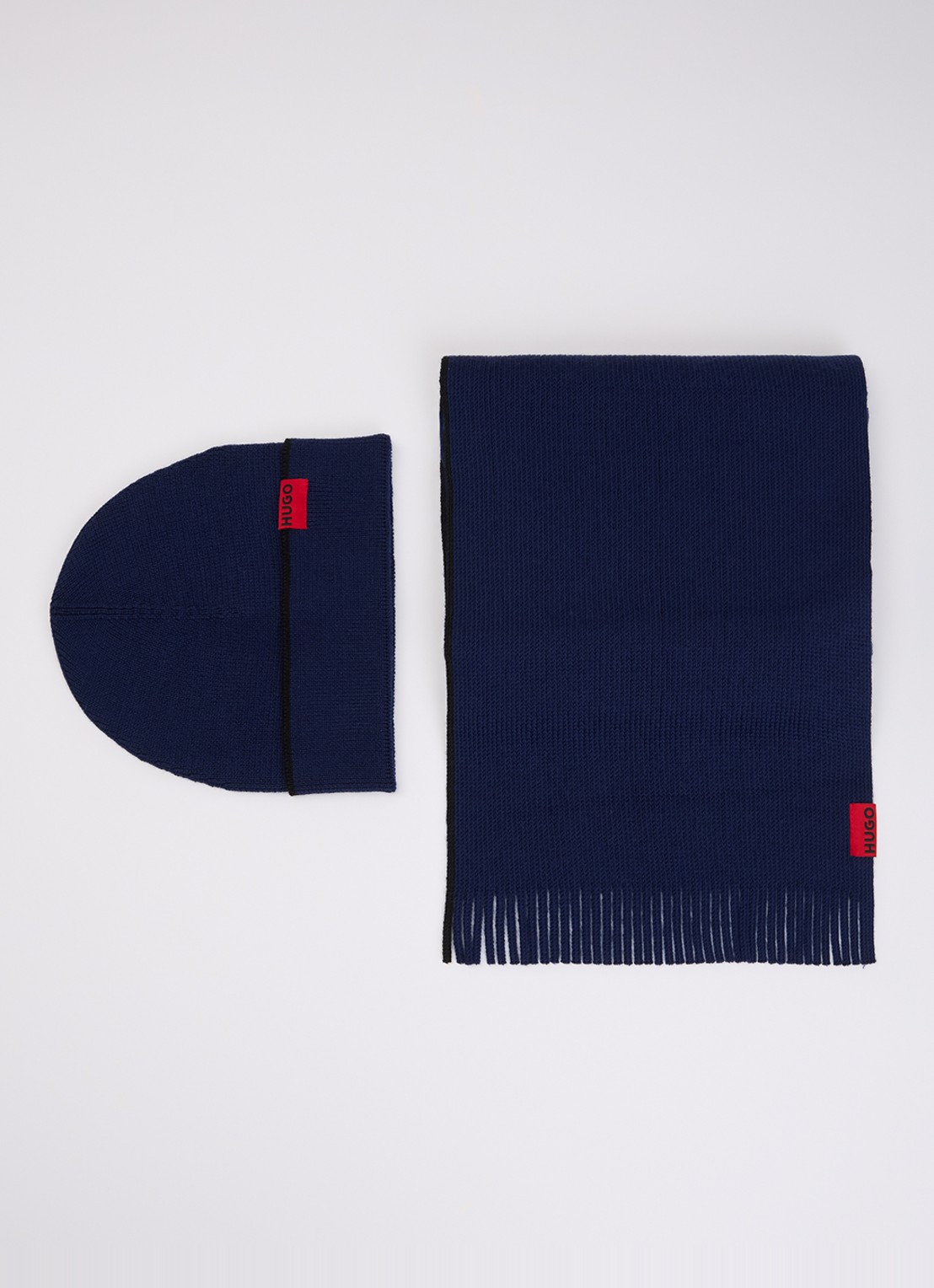 HUGO Fijngebreide muts en sjaal 172 x 23 cm in giftbox - voorkant 2 royalblauw