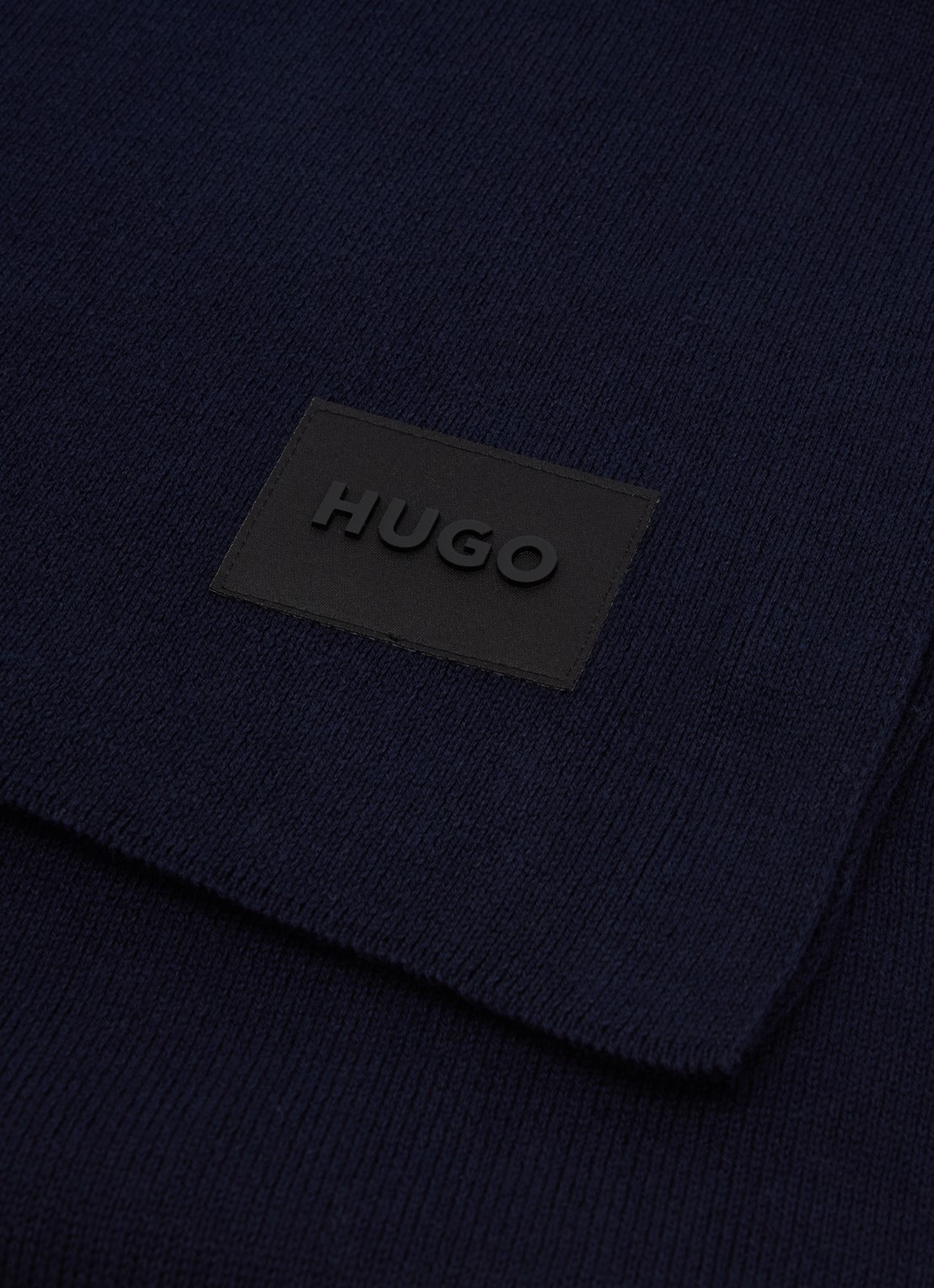 HUGO Fijngebreide sjaal van katoen met logo 180 x 30 cm  - detail 3 donkerblauw